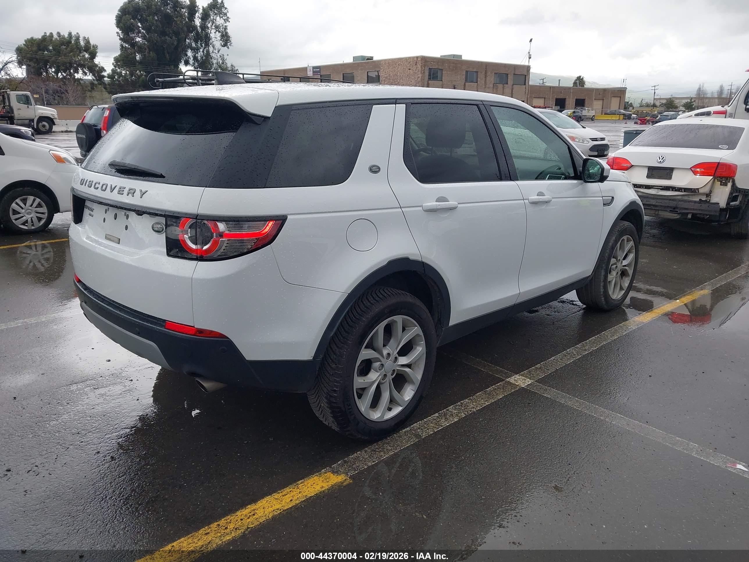 LAND ROVER image 4