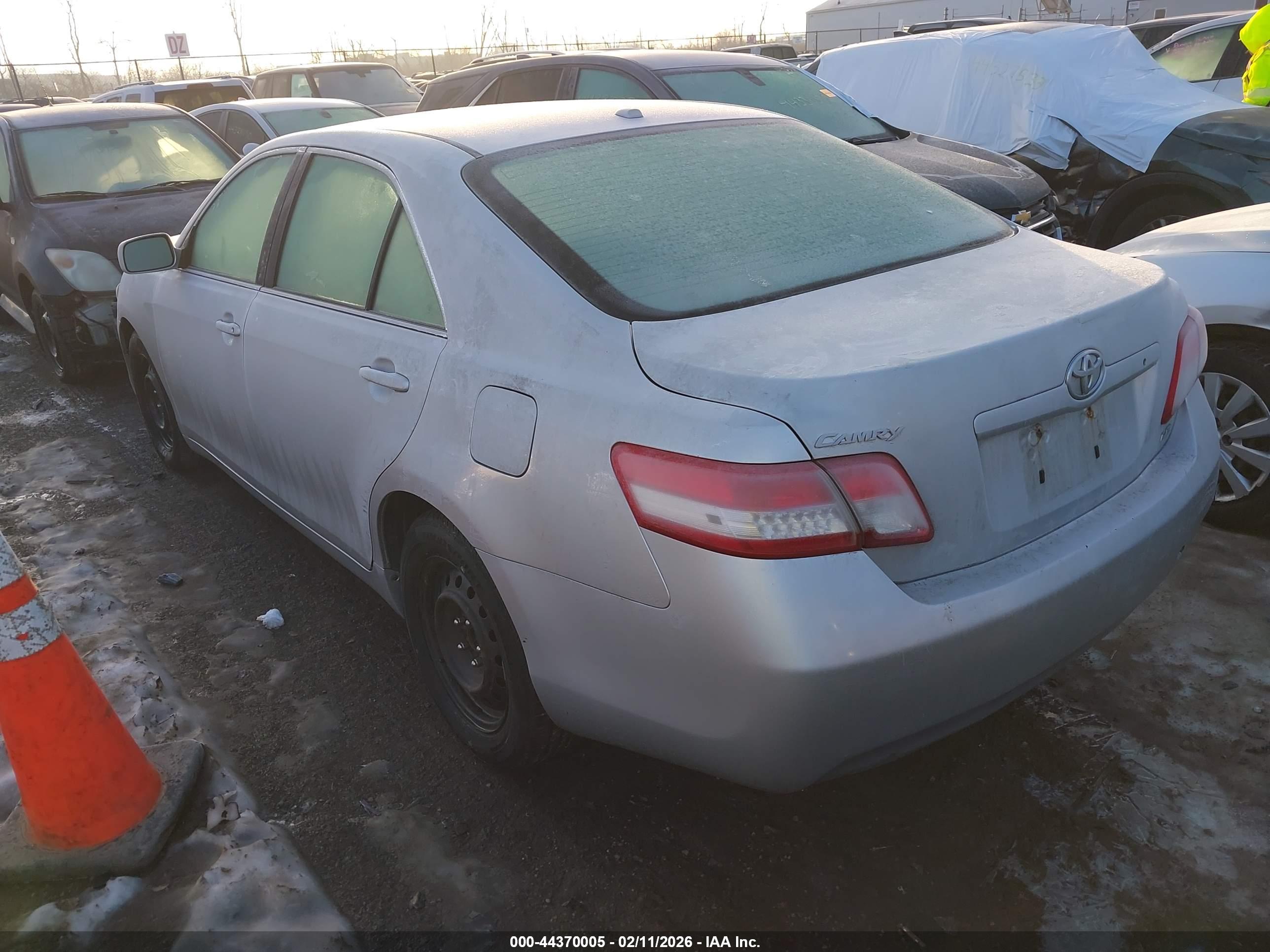 TOYOTA CAMRY image 3