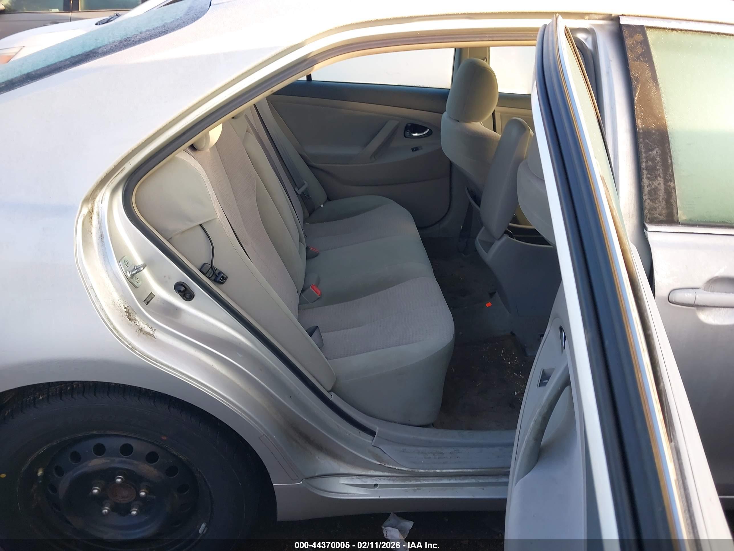 TOYOTA CAMRY image 8
