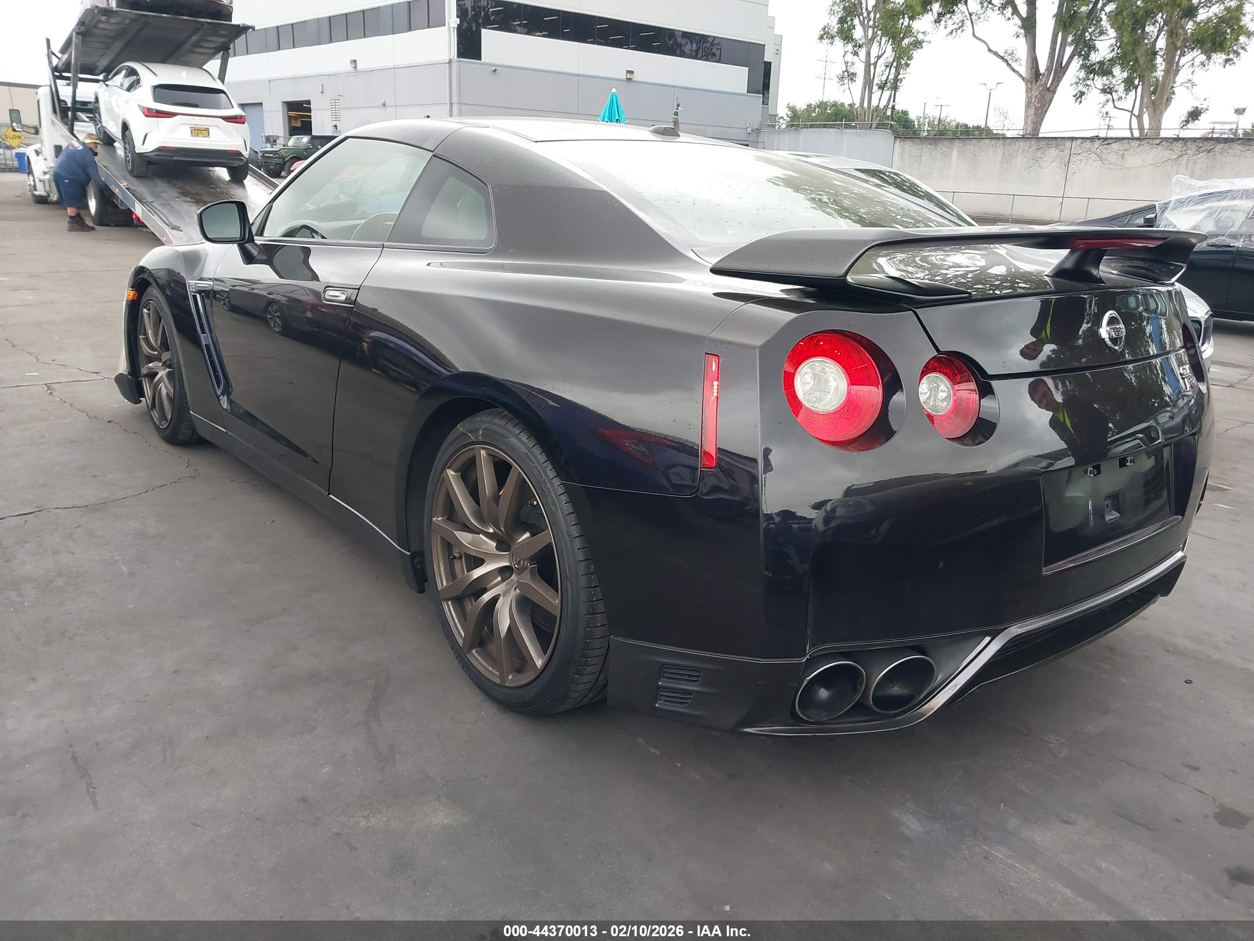 NISSAN GT-R image 3