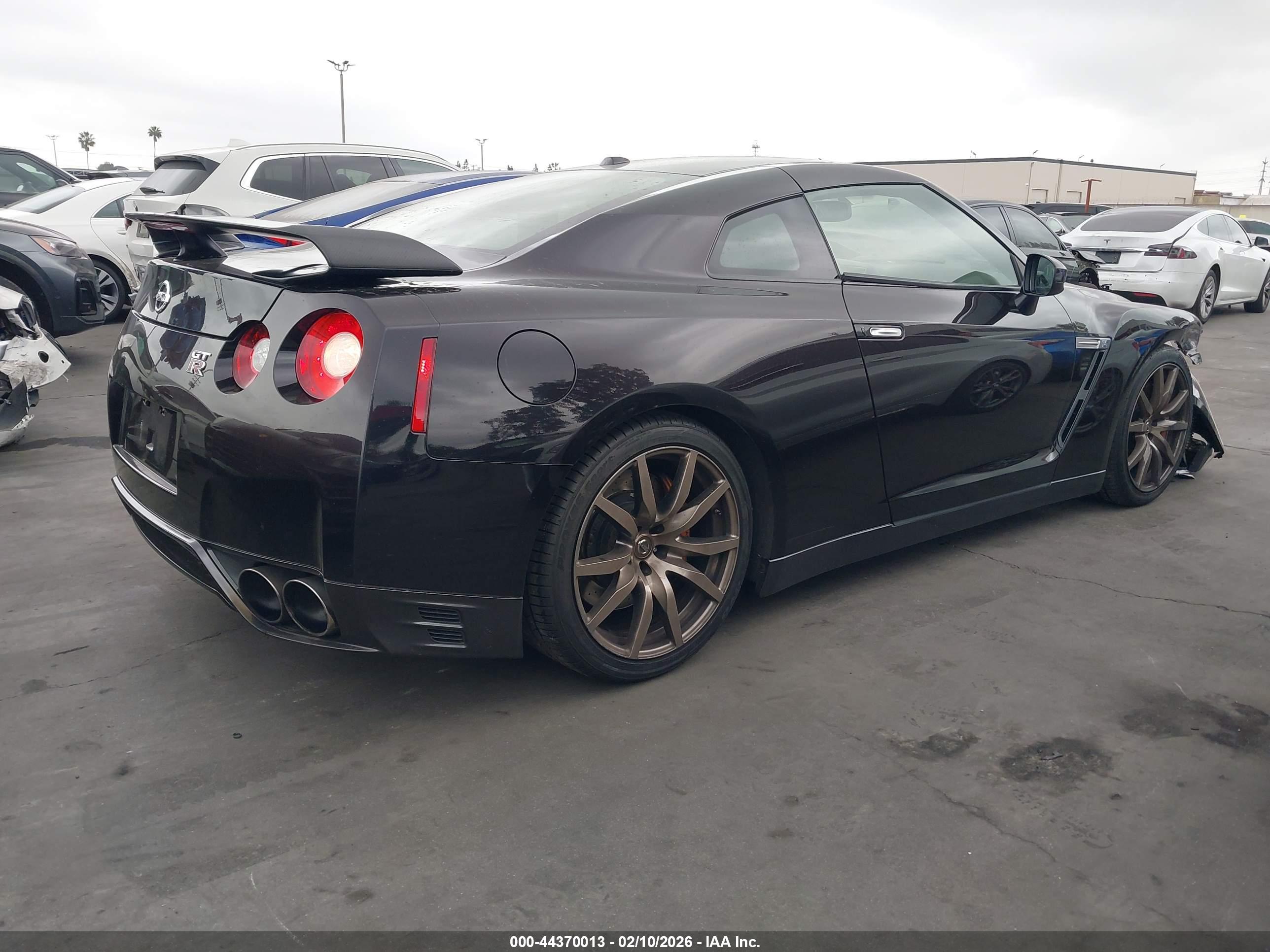 NISSAN GT-R image 4