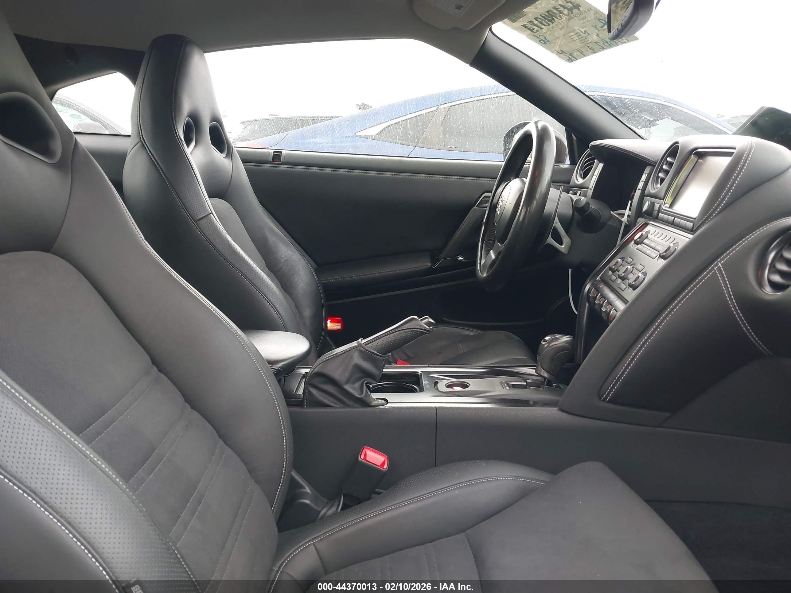 NISSAN GT-R image 5