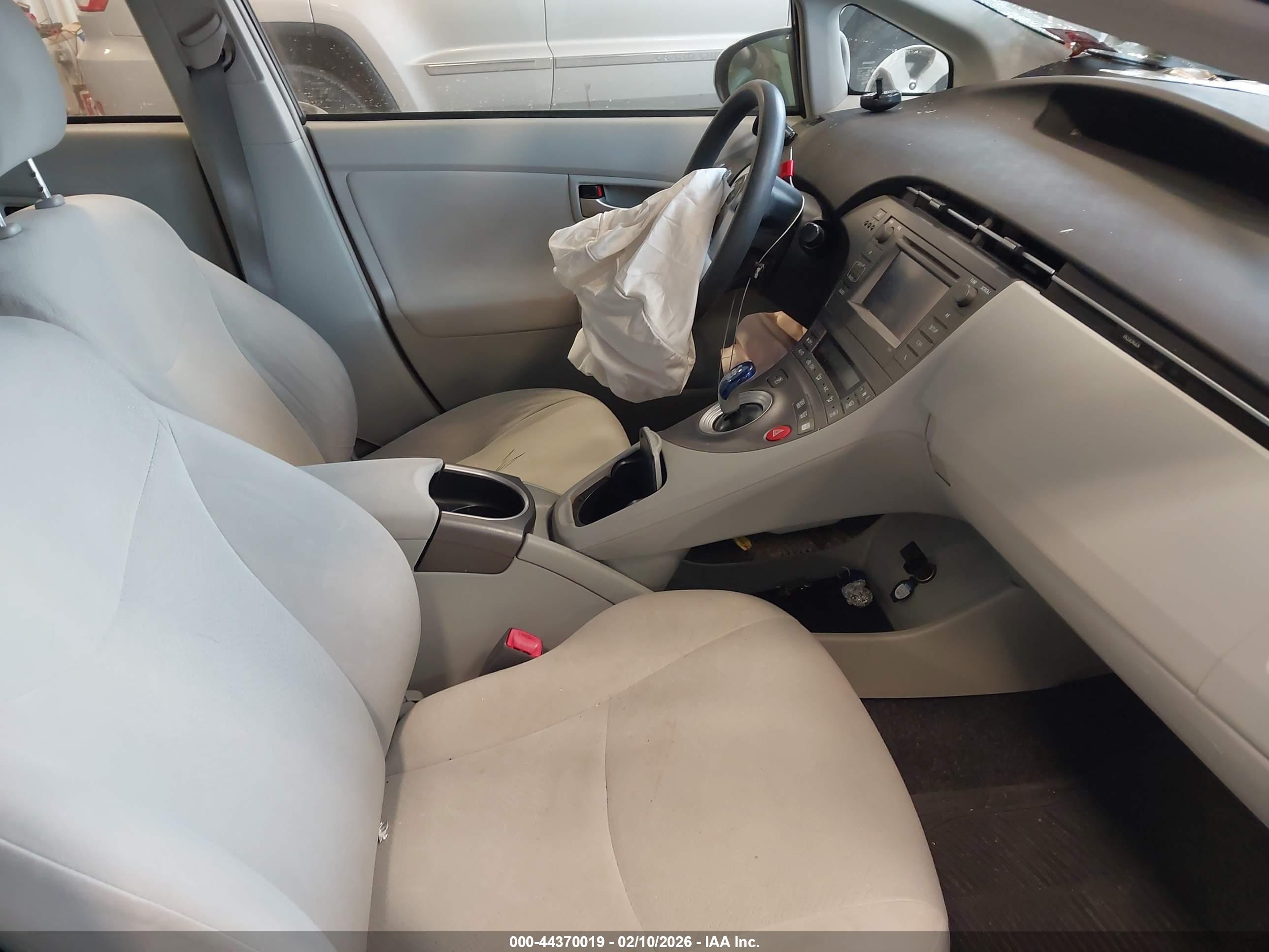 TOYOTA PRIUS image 5