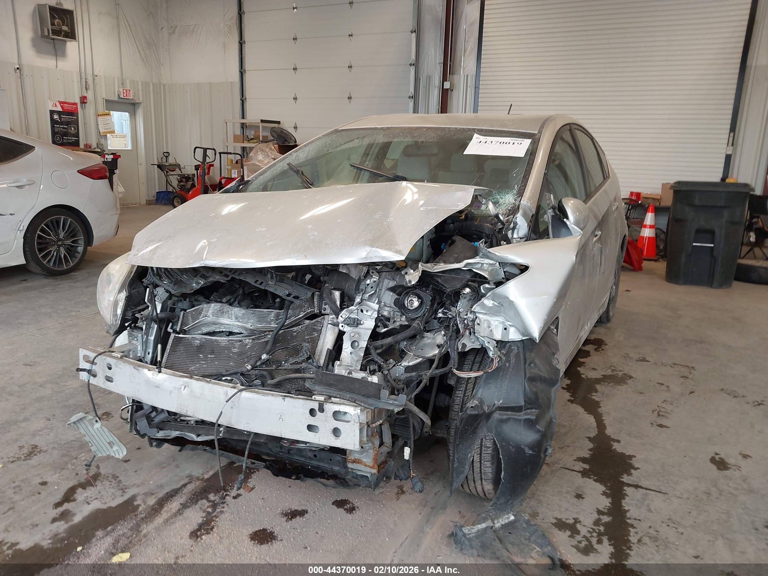 TOYOTA PRIUS image 6