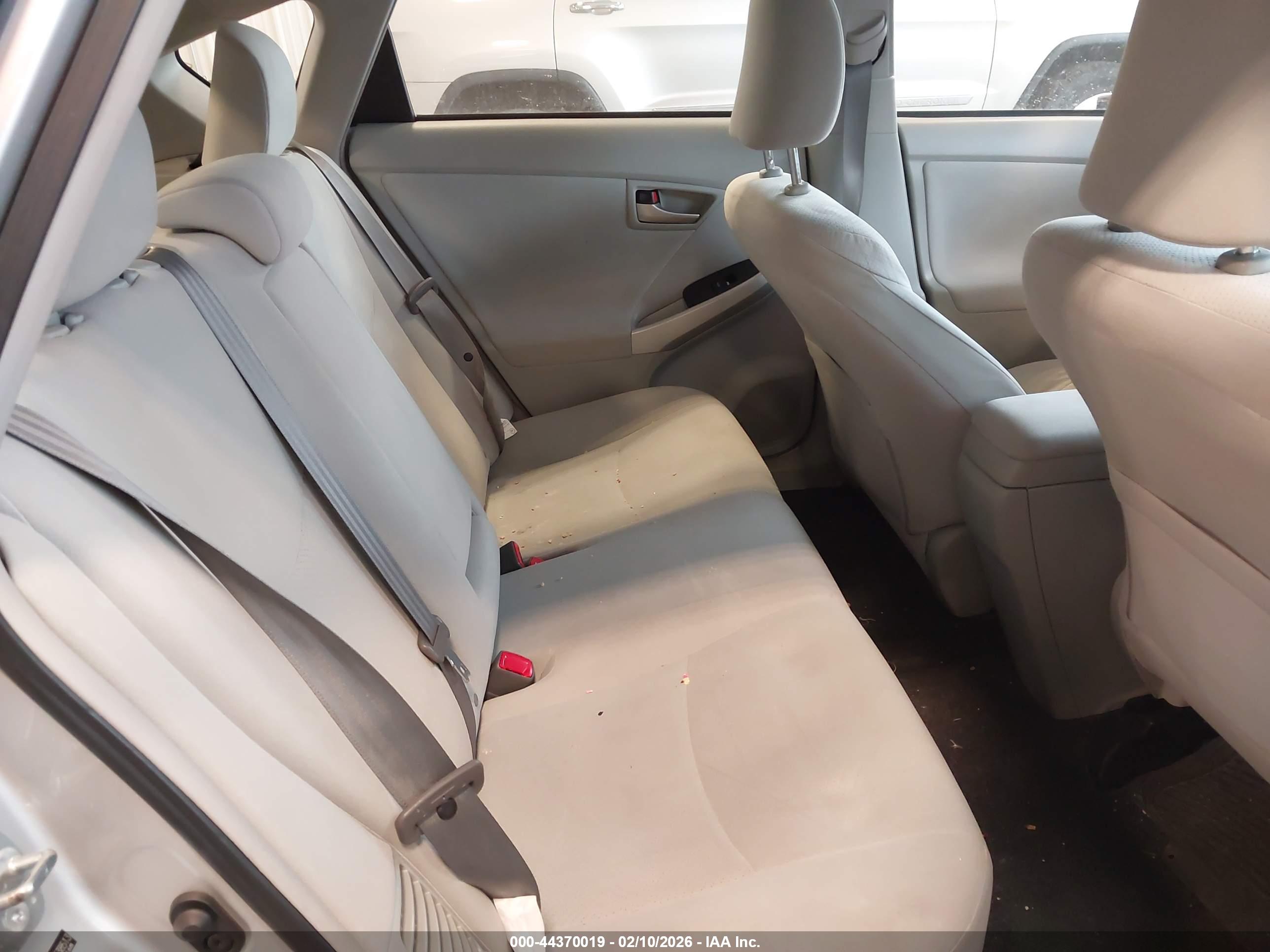 TOYOTA PRIUS image 8