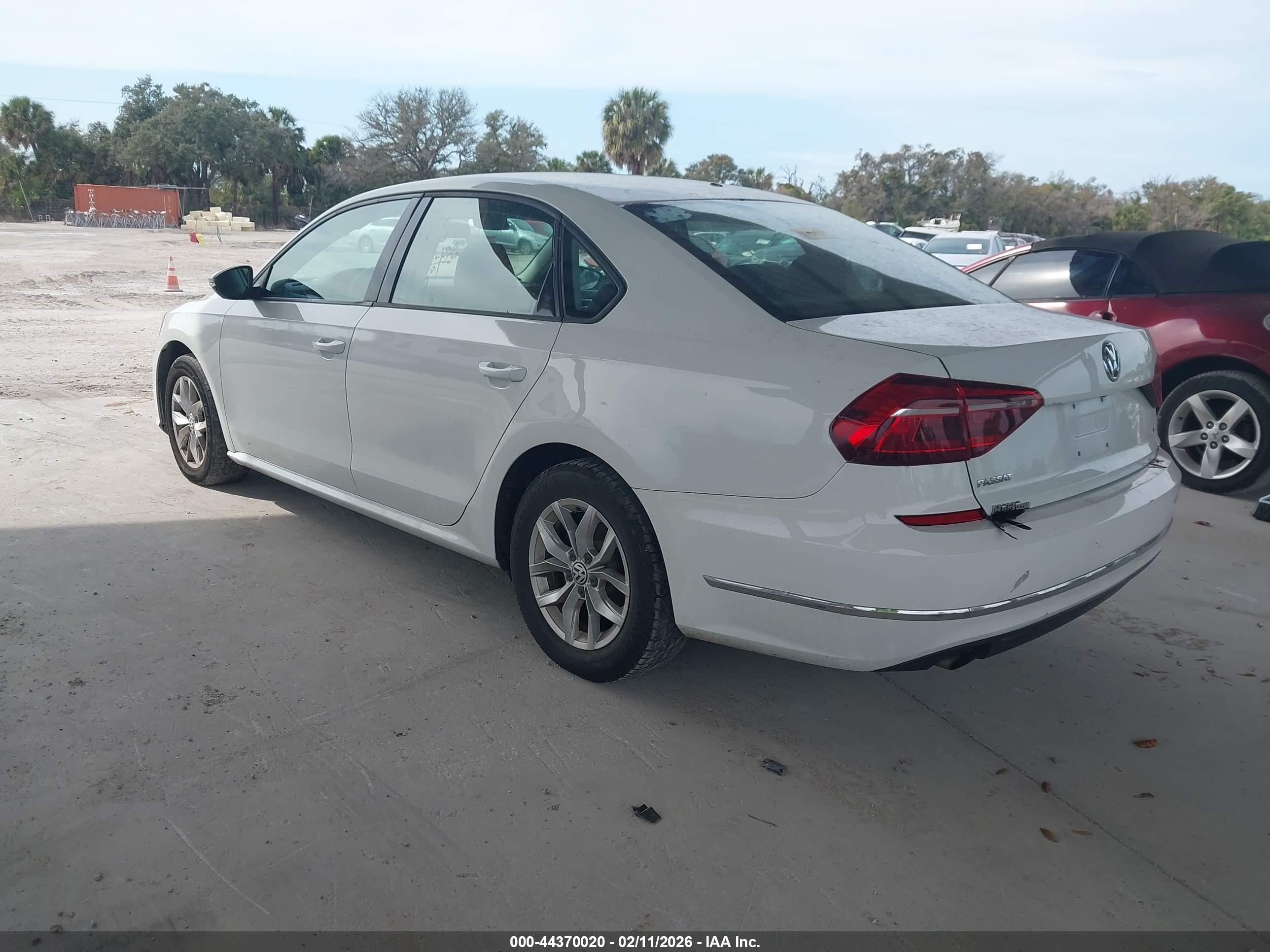 VOLKSWAGEN PASSAT image 3
