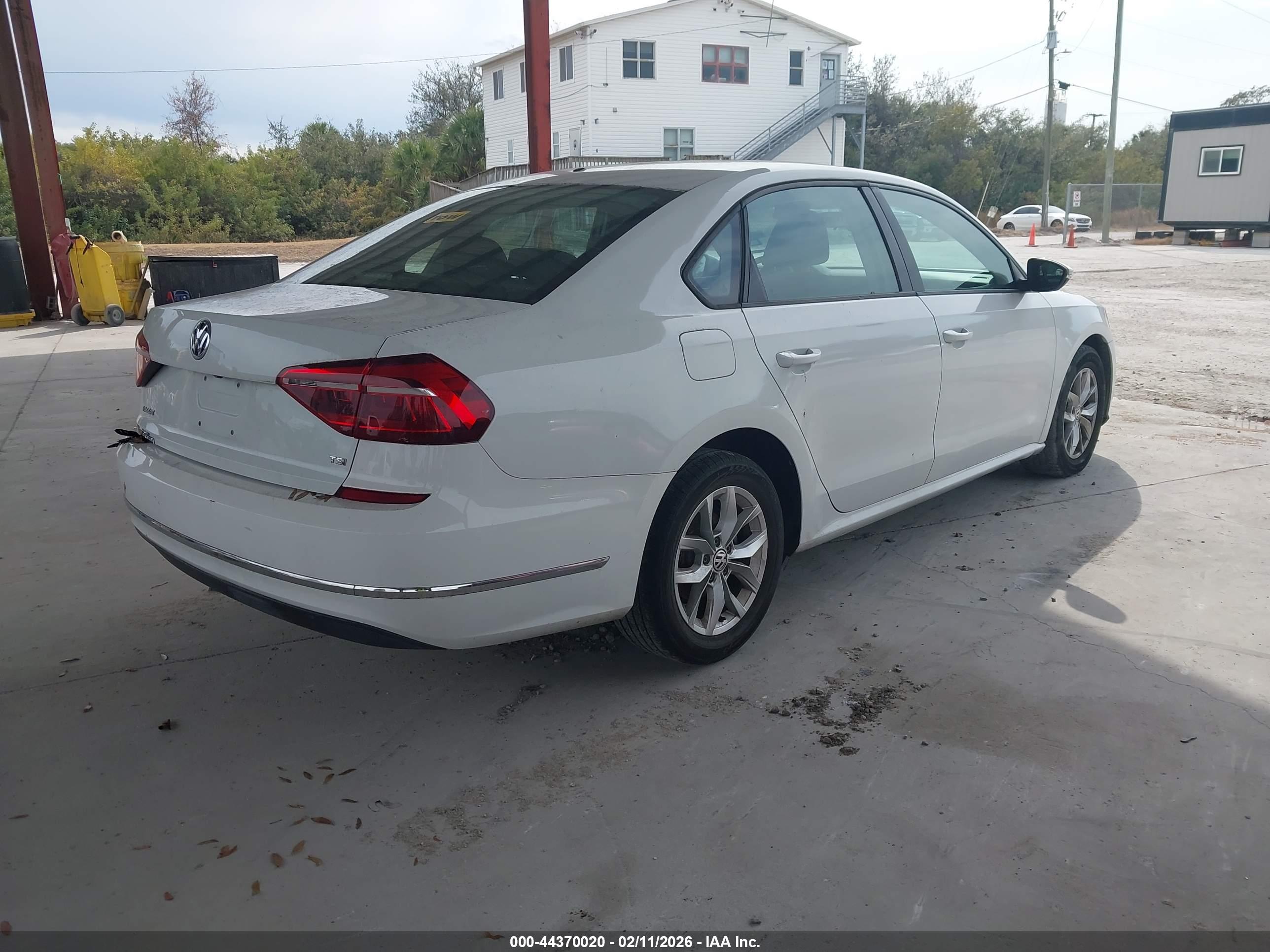 VOLKSWAGEN PASSAT image 4