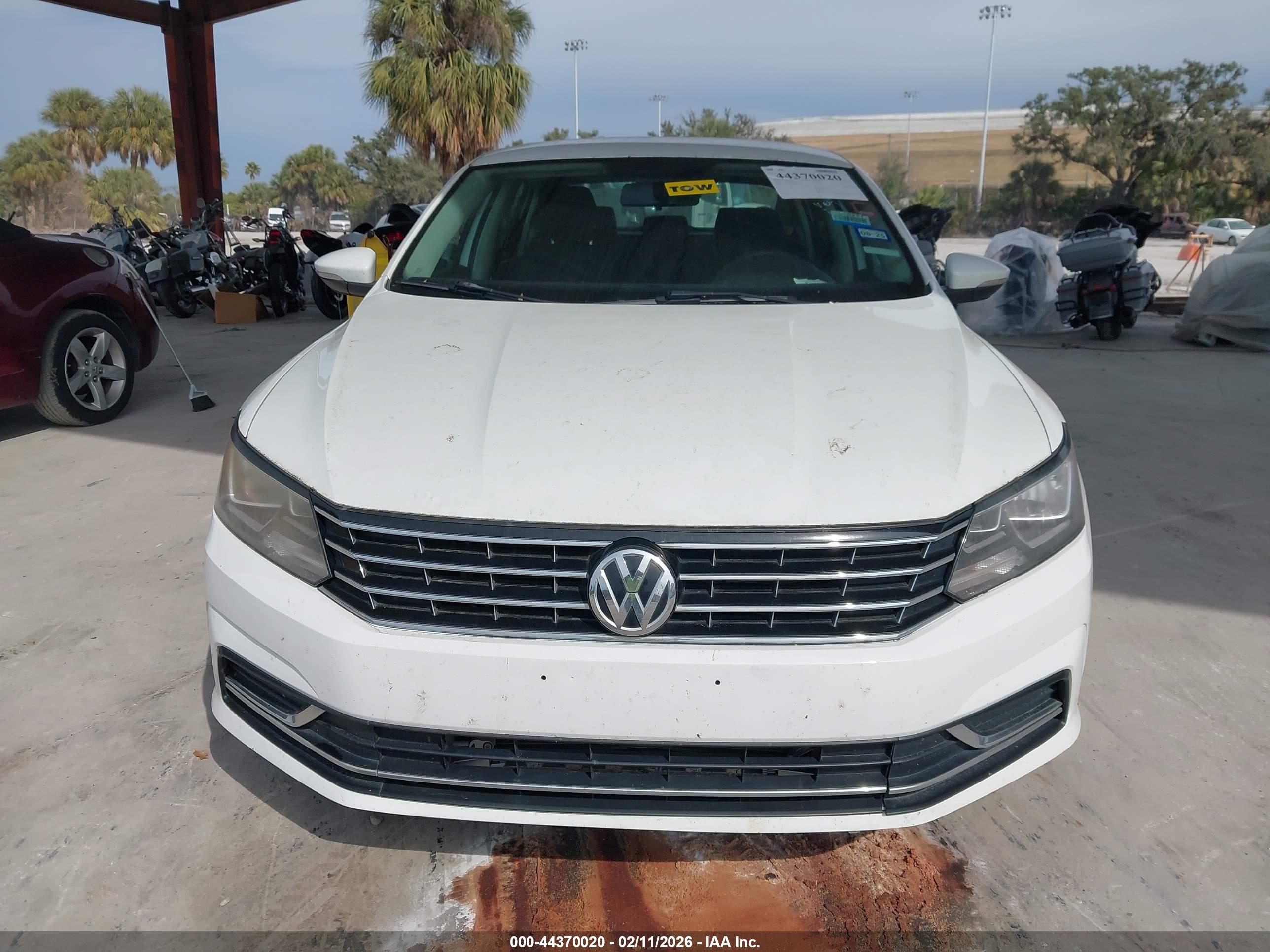 VOLKSWAGEN PASSAT image 6