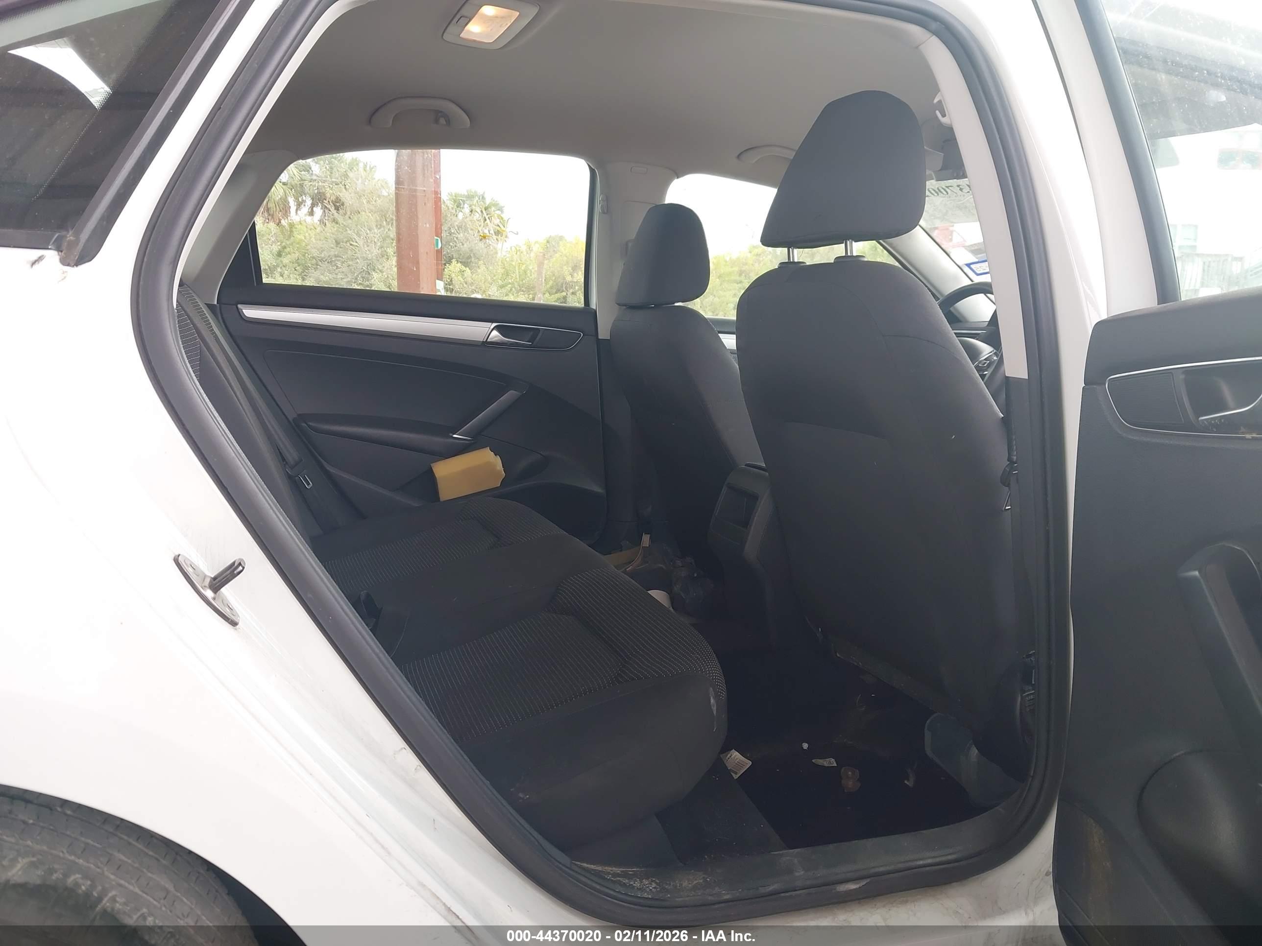 VOLKSWAGEN PASSAT image 8