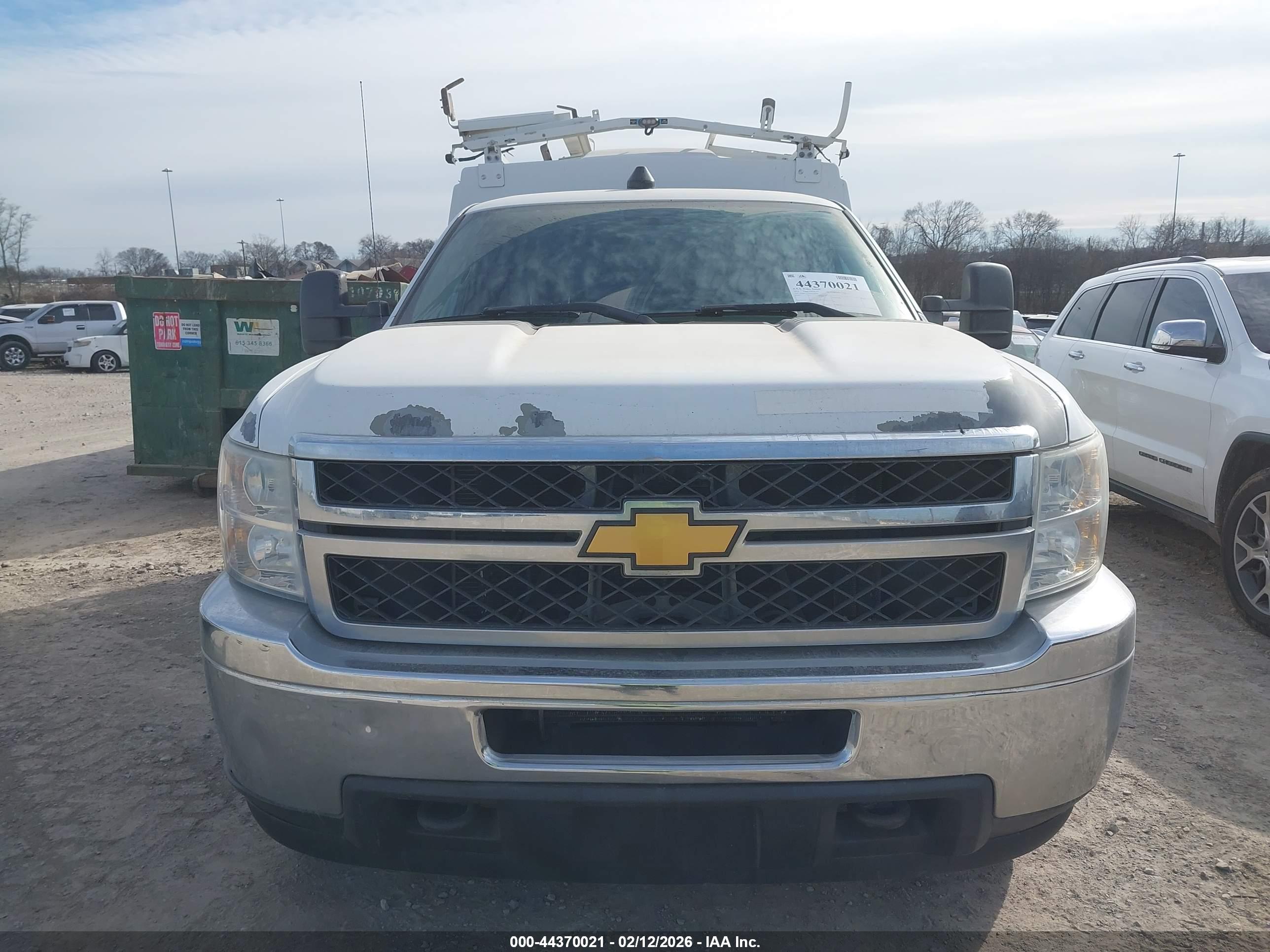 CHEVROLET SILVERADO image 6