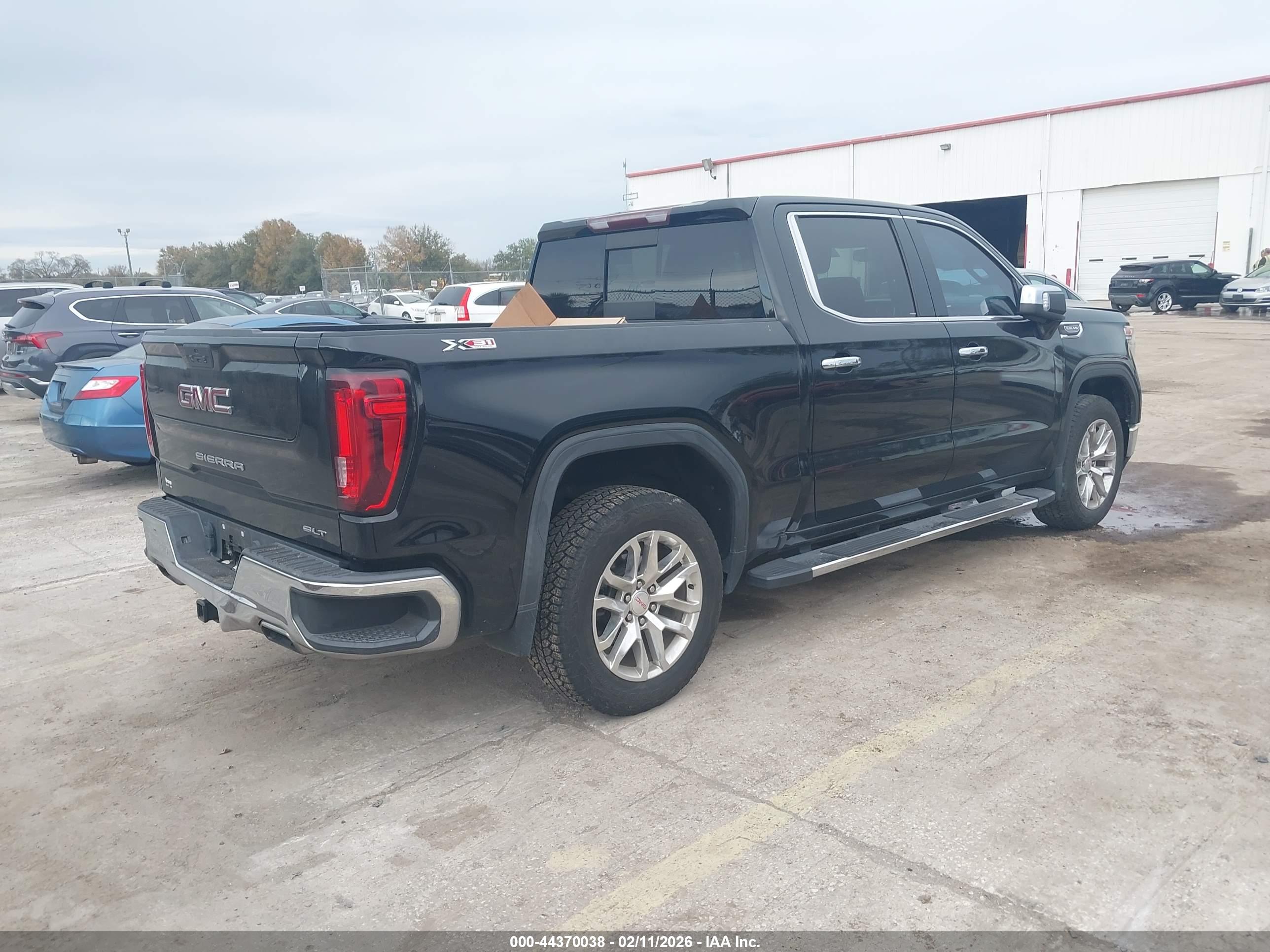 GMC SIERRA image 4