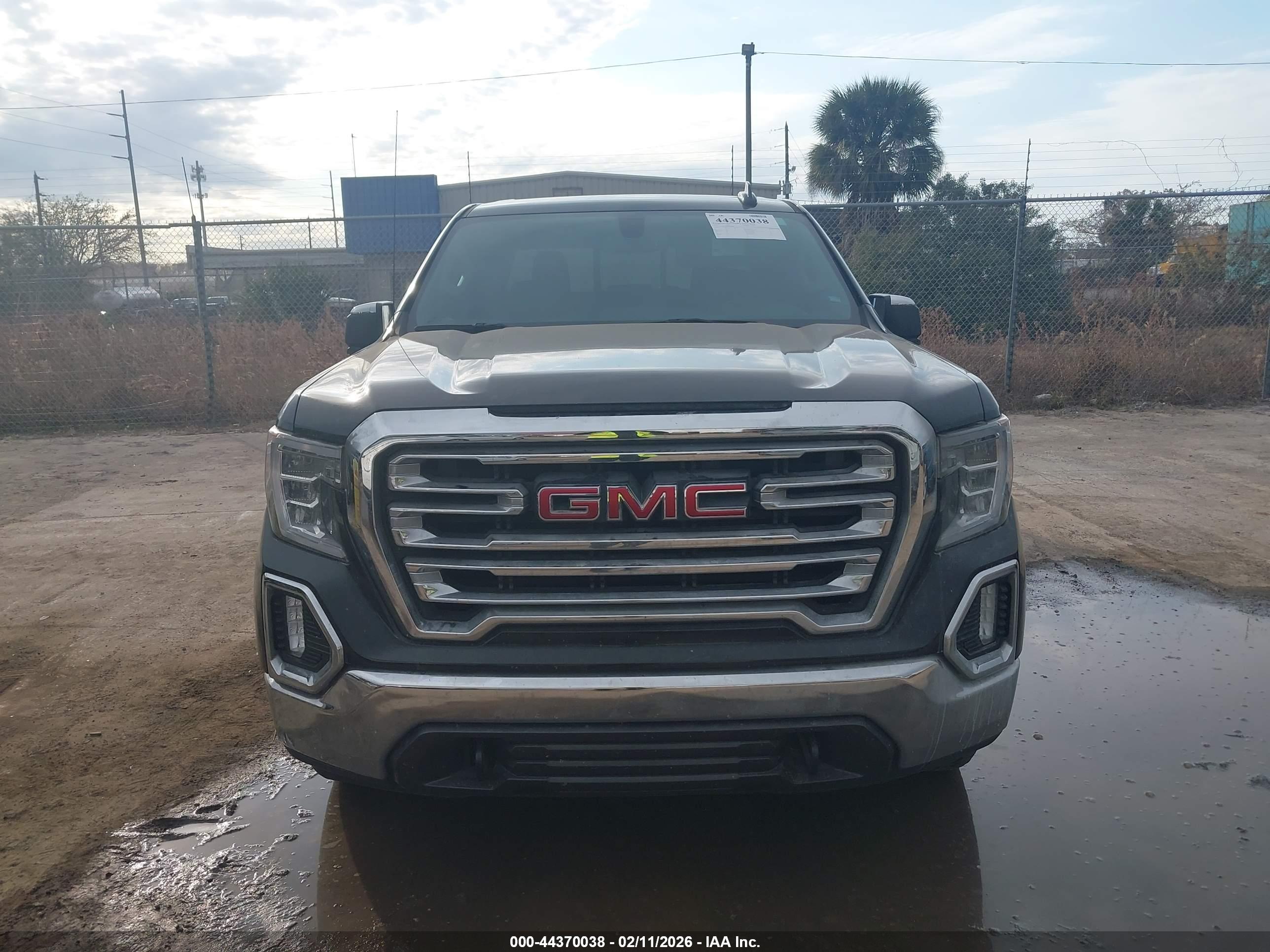 GMC SIERRA image 6