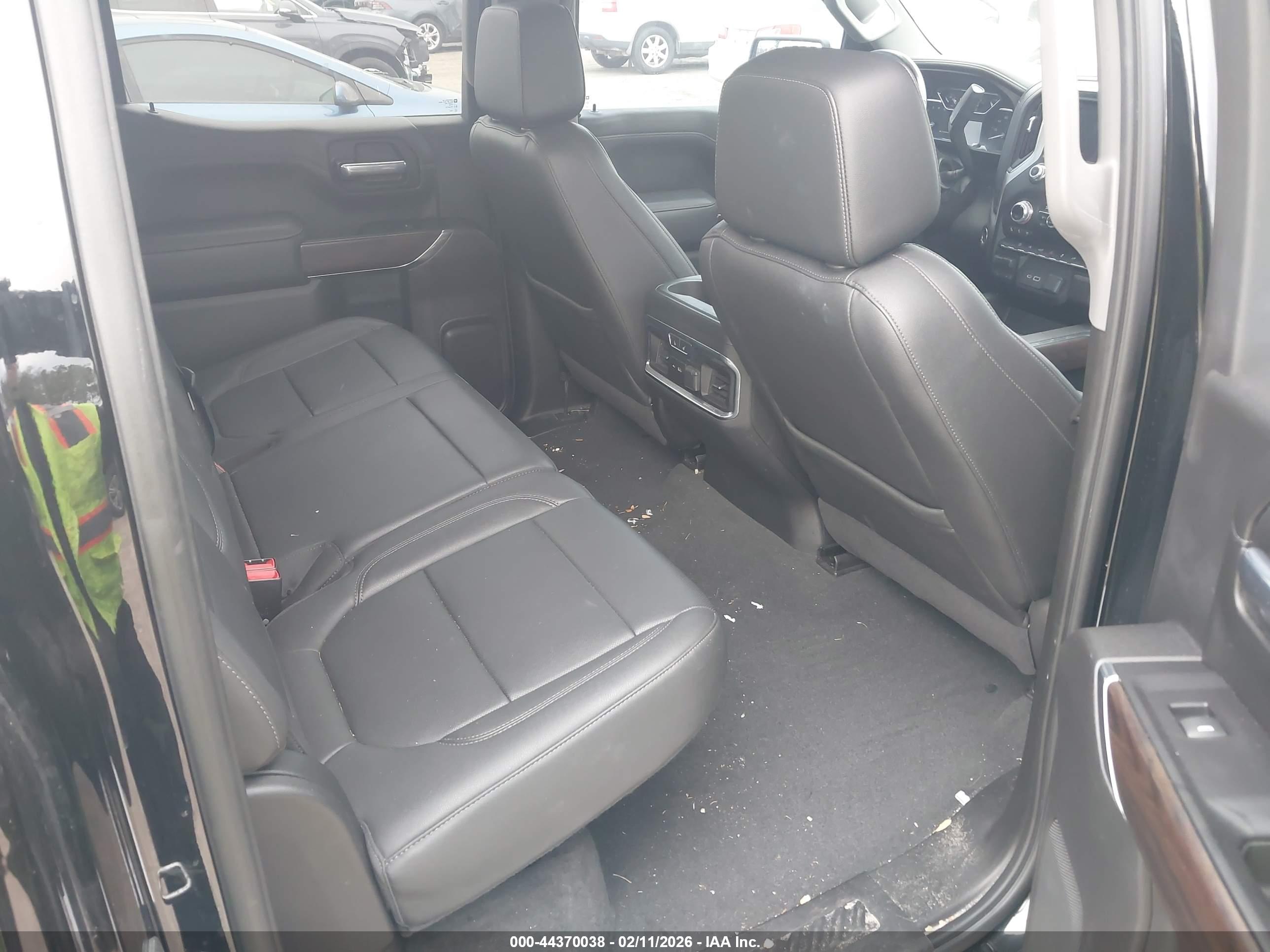GMC SIERRA image 8