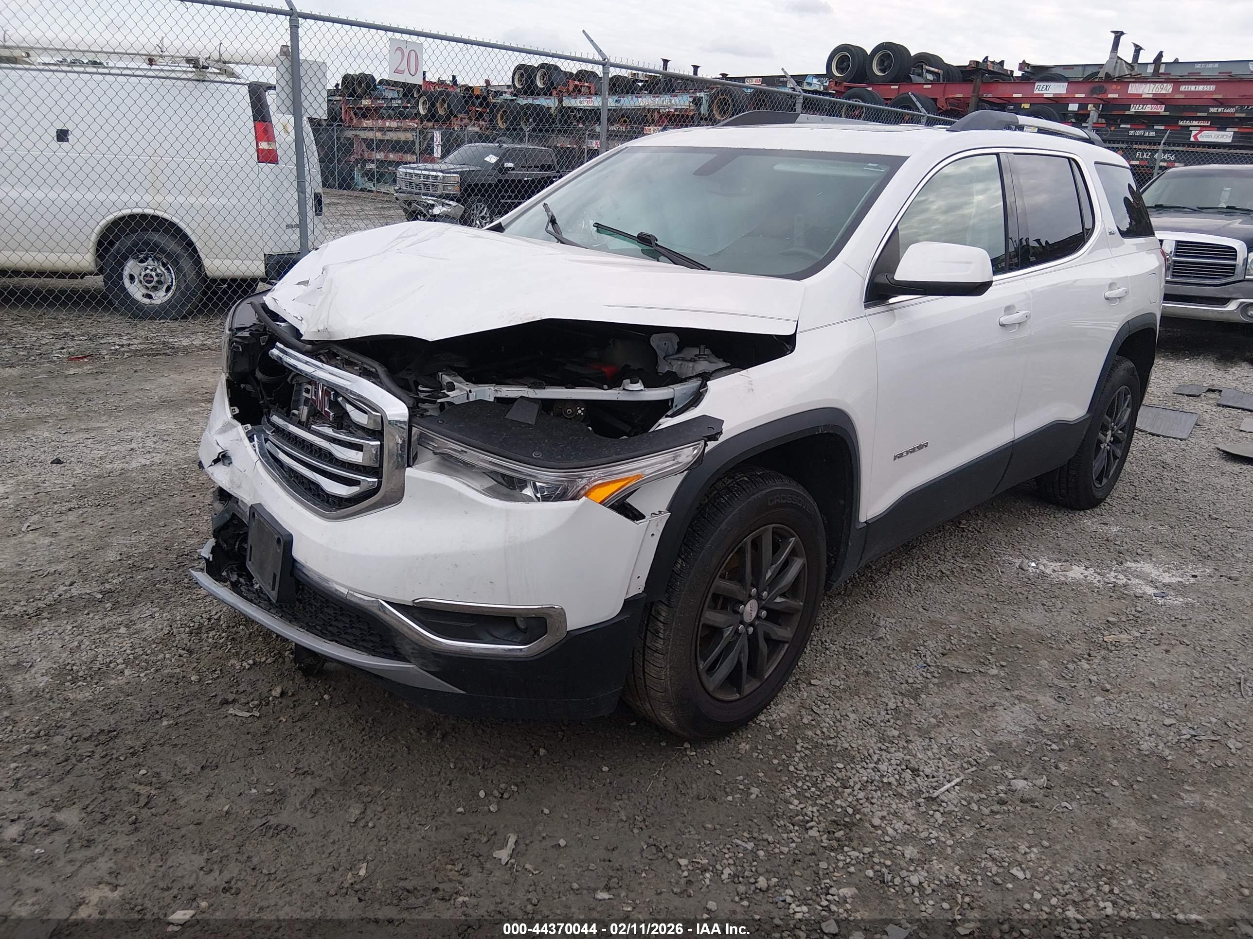 GMC ACADIA image 2