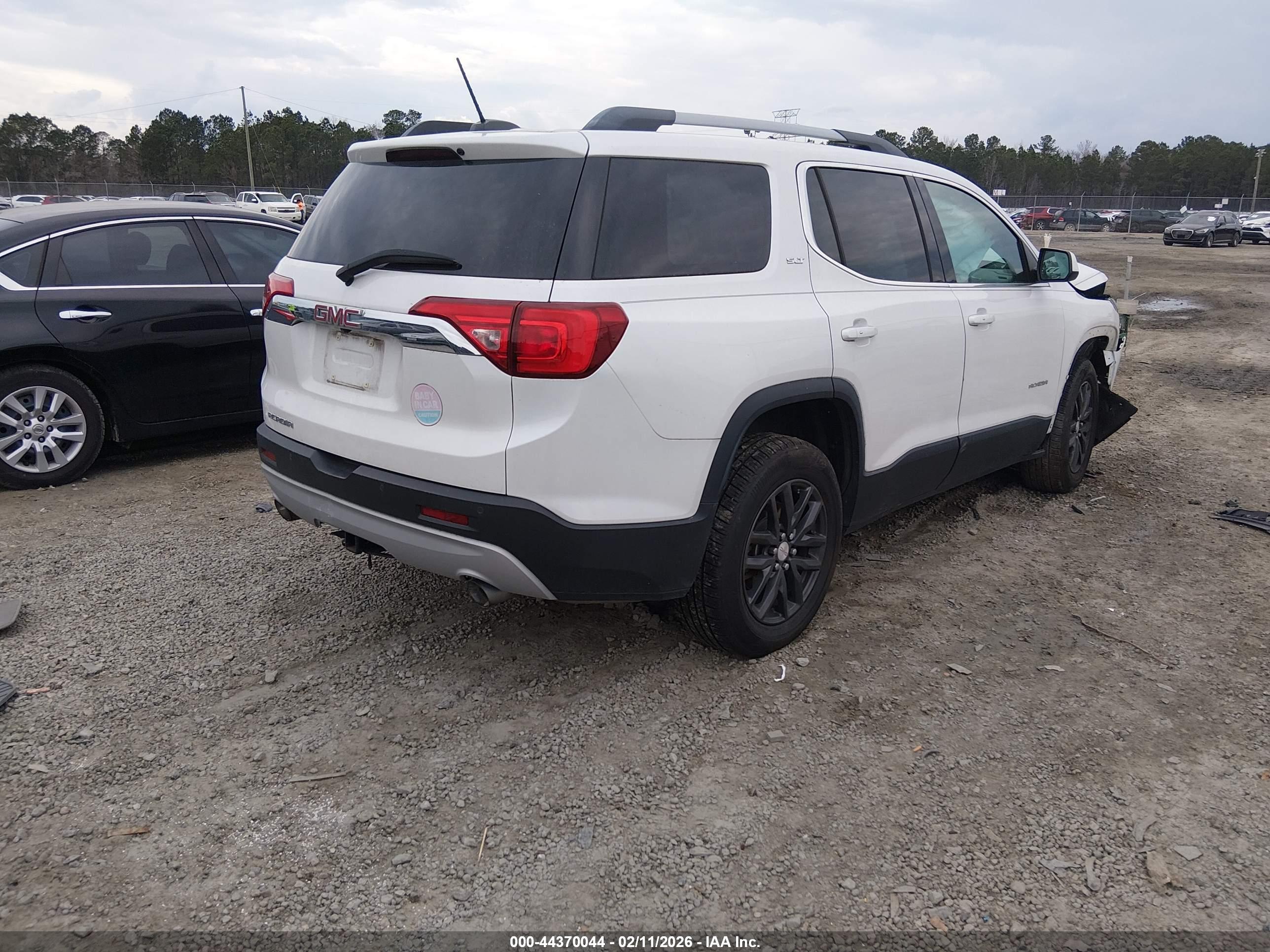 GMC ACADIA image 4