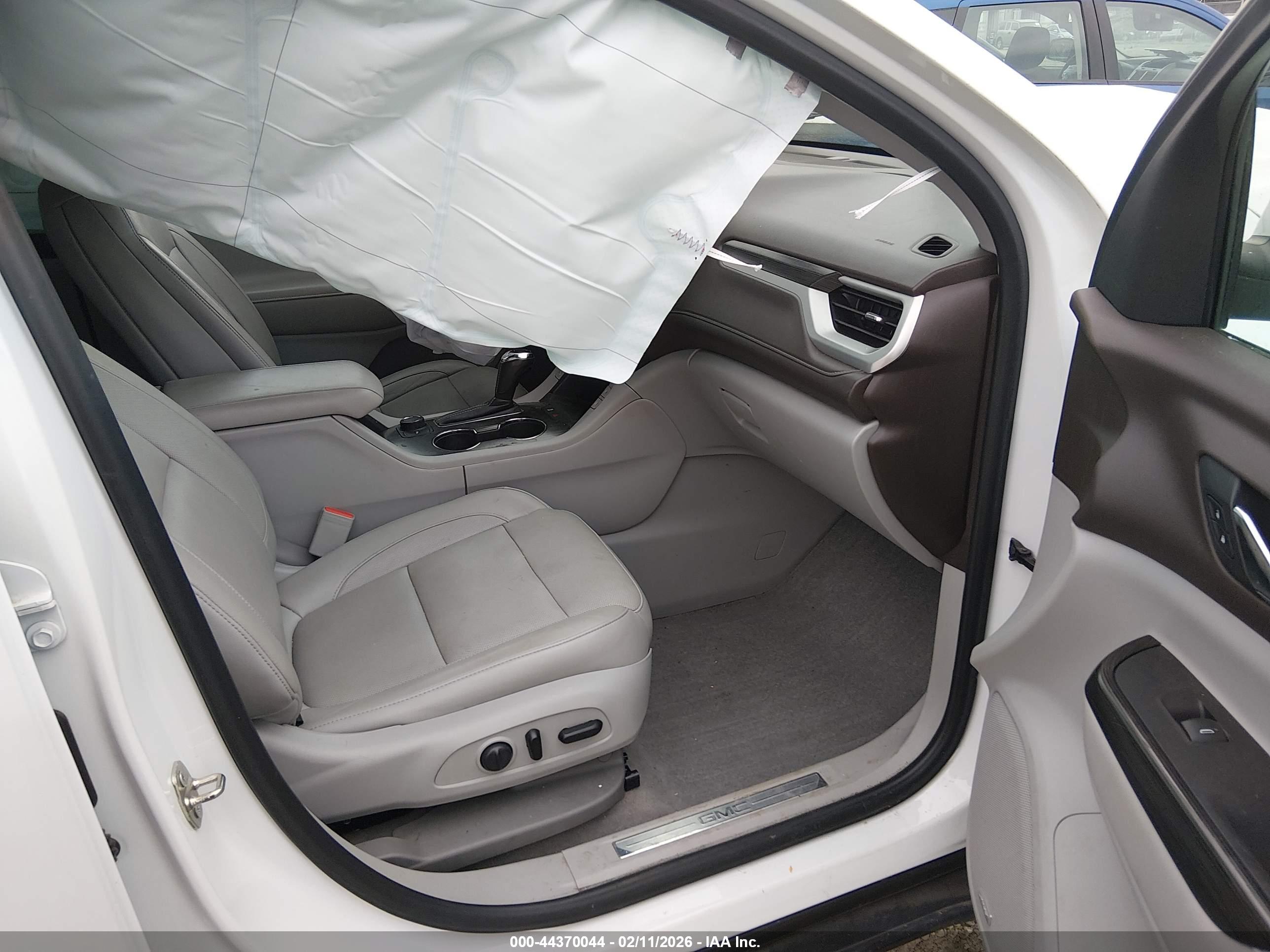 GMC ACADIA image 5