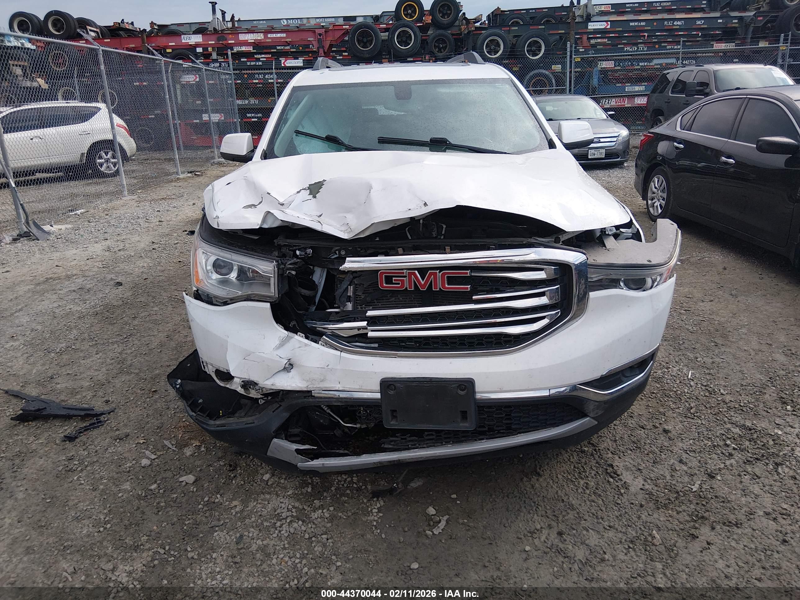 GMC ACADIA image 6