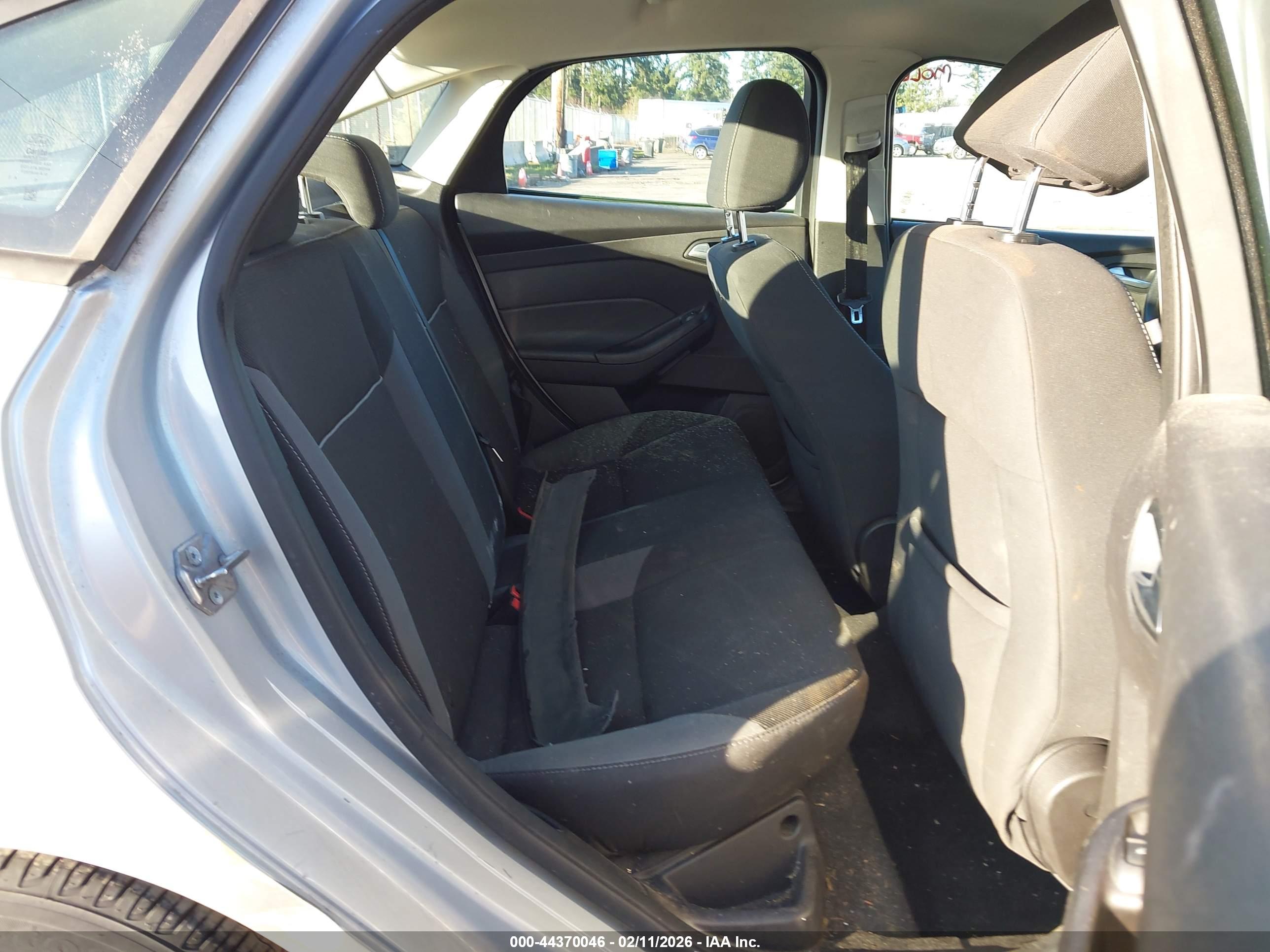 FORD FOCUS image 8