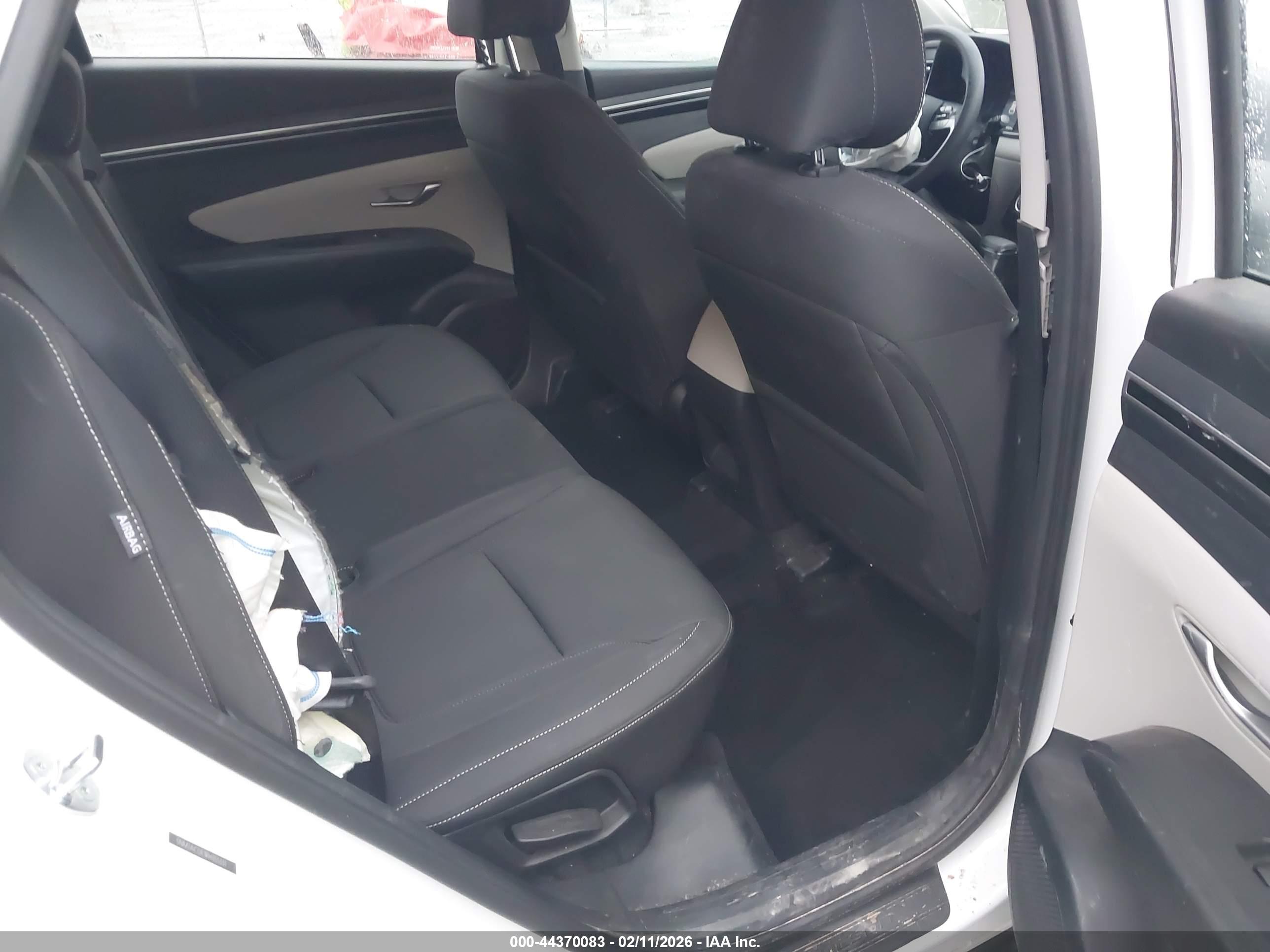 HYUNDAI TUCSON image 8