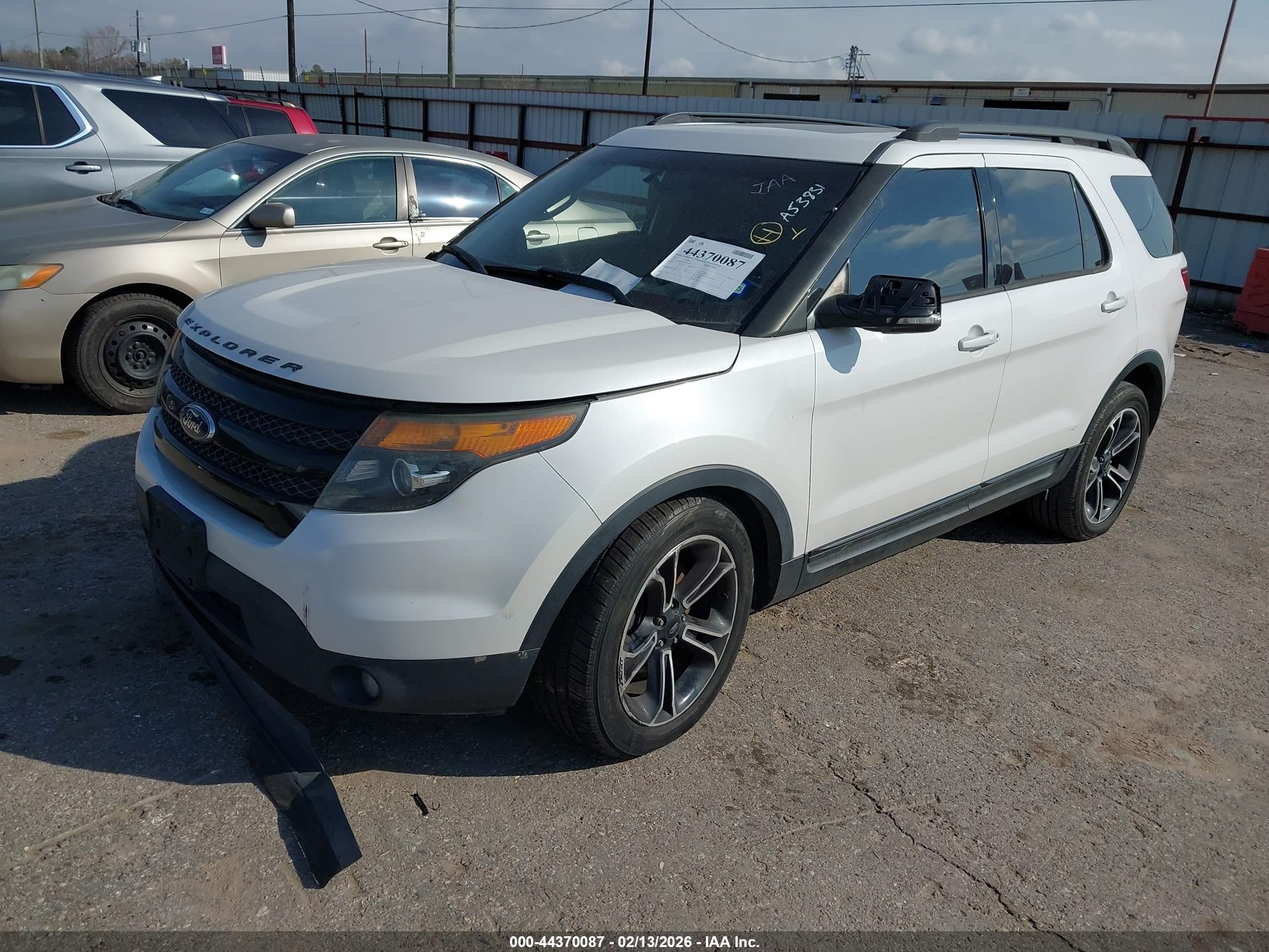 FORD EXPLORER image 2
