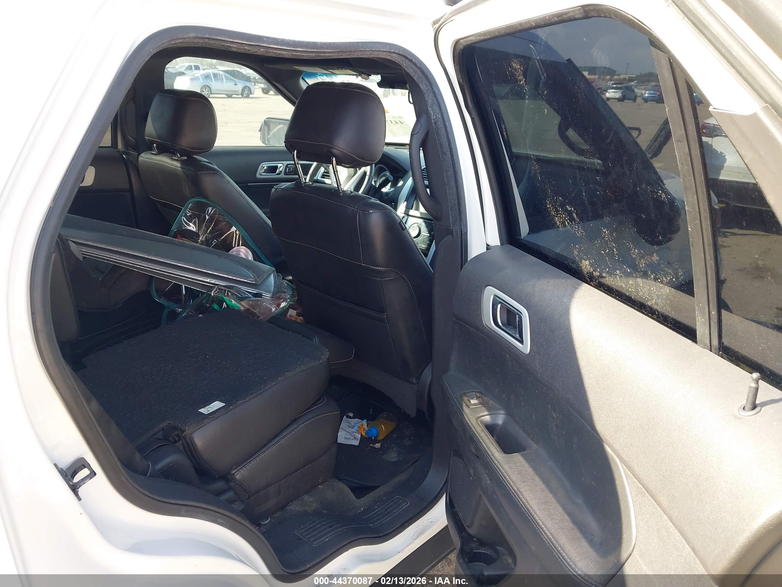 FORD EXPLORER image 8