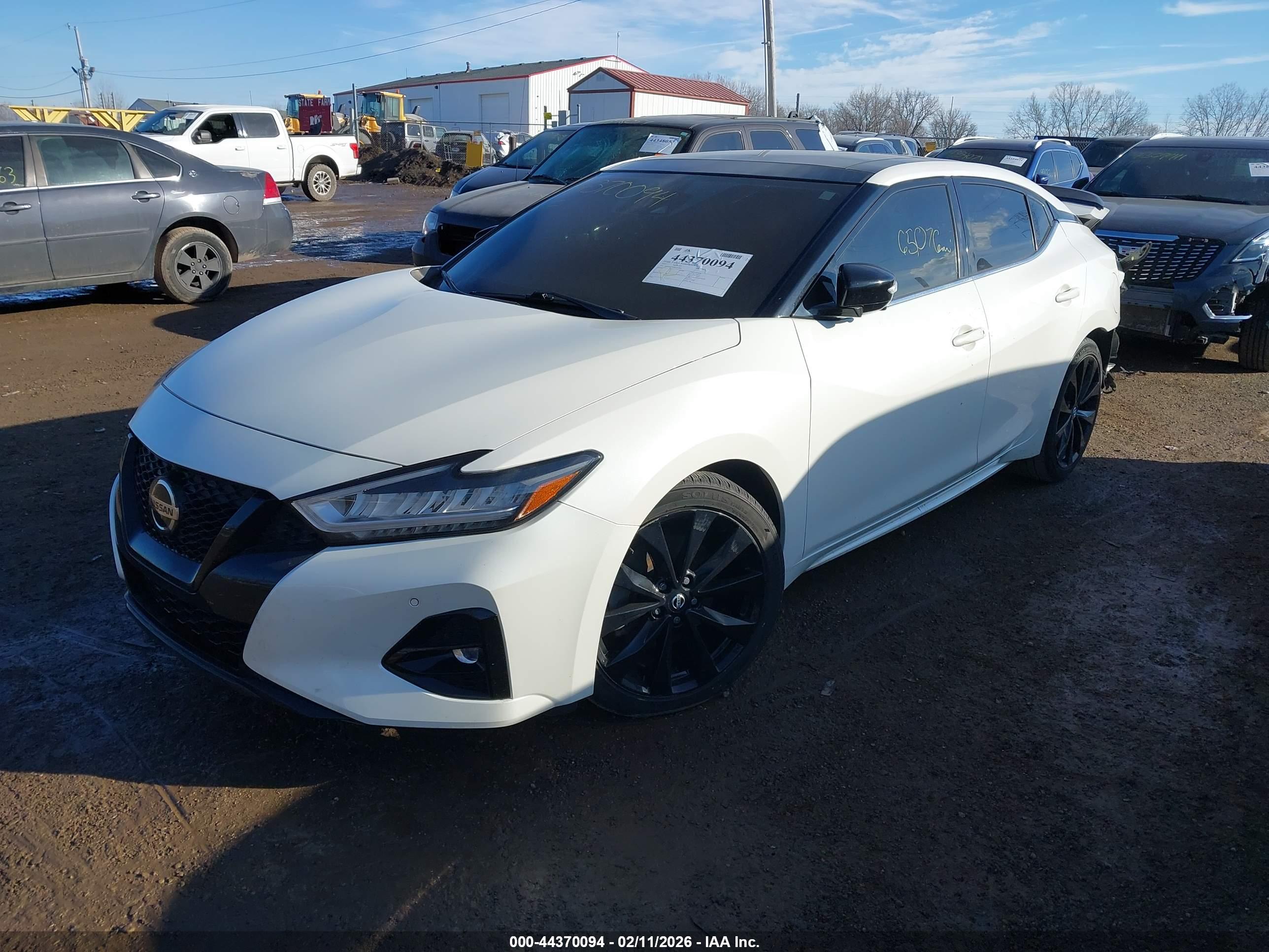 NISSAN MAXIMA image 2