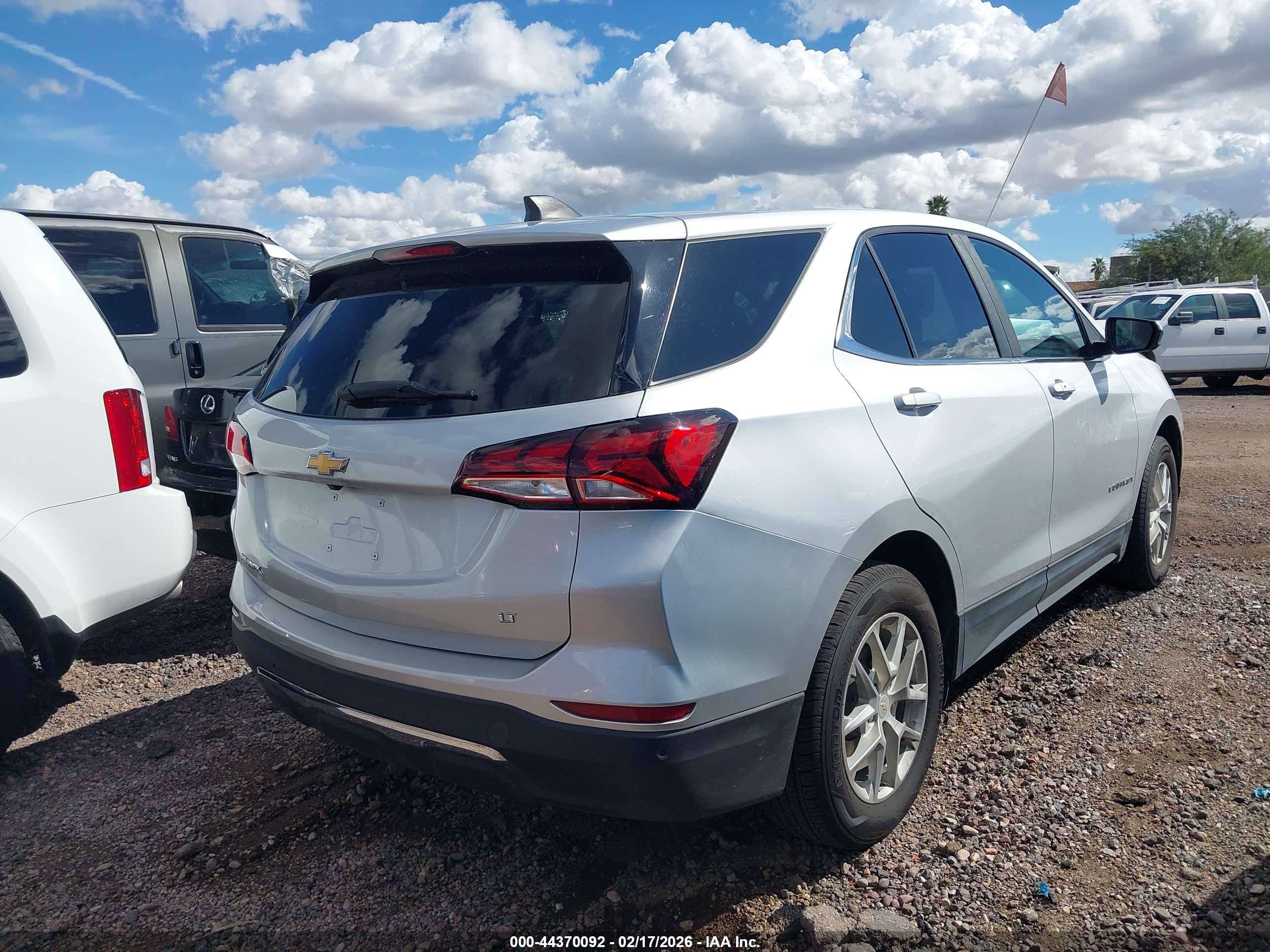 CHEVROLET EQUINOX image 4