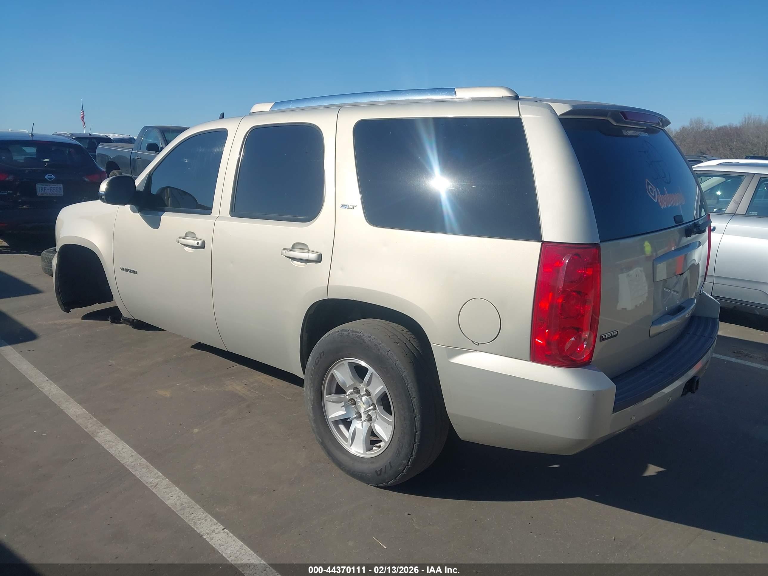 GMC YUKON image 3