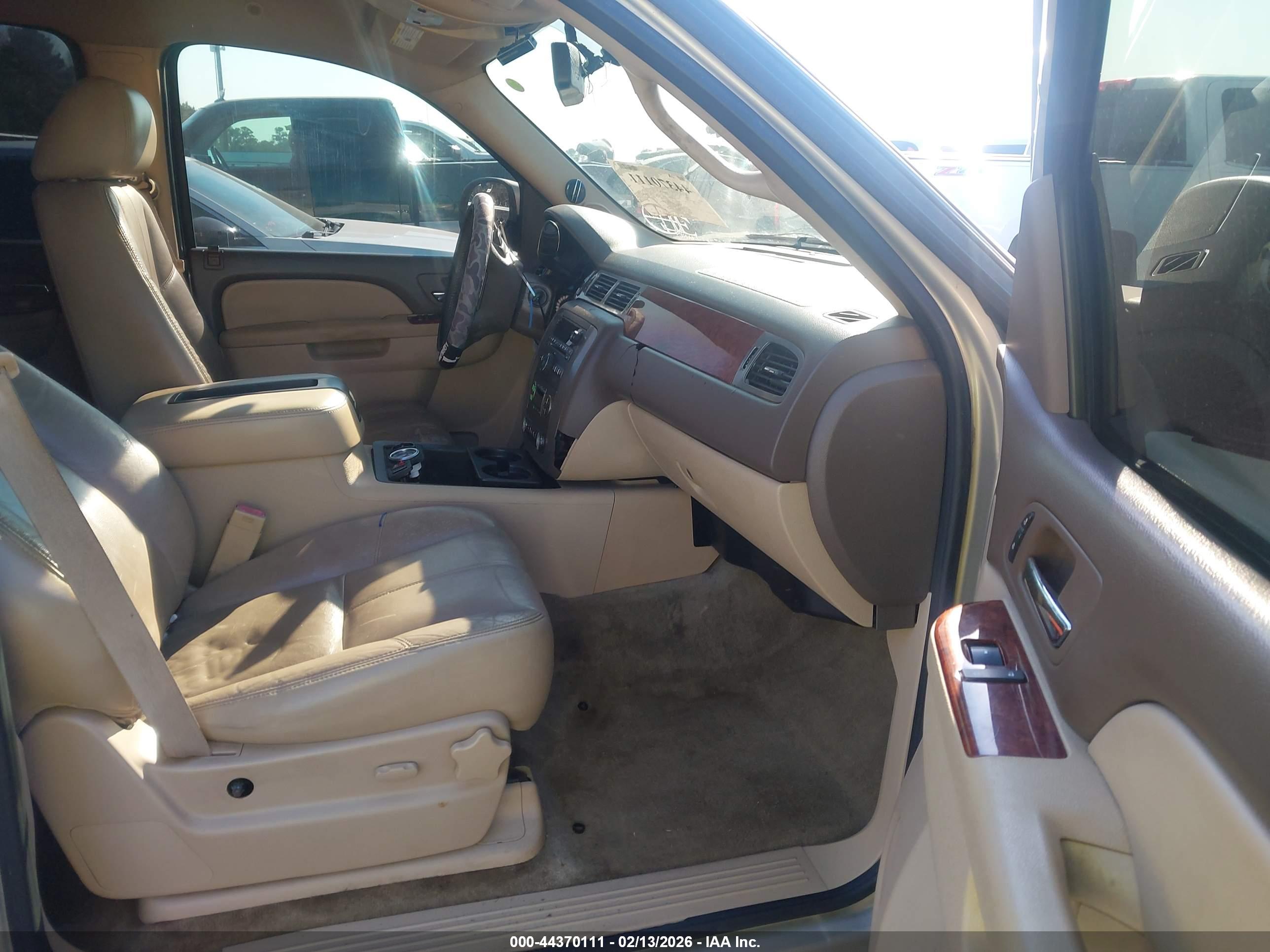 GMC YUKON image 5
