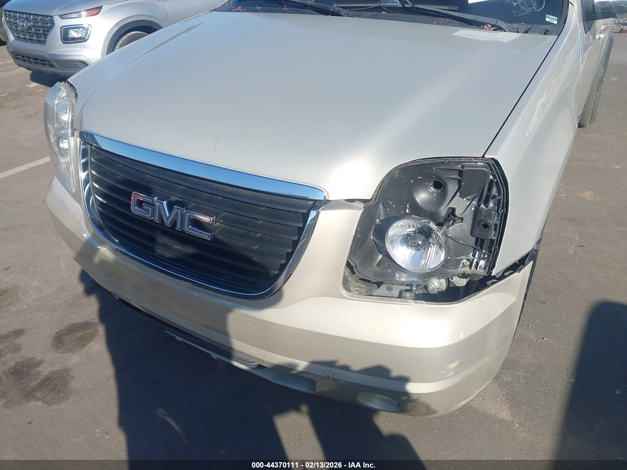 GMC YUKON image 6