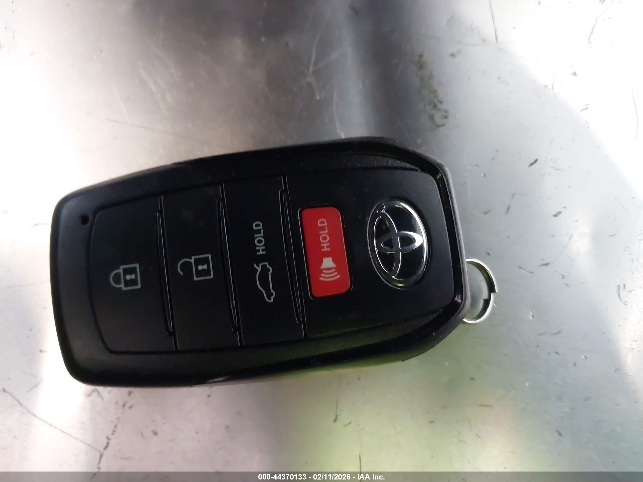 TOYOTA CAMRY image 11
