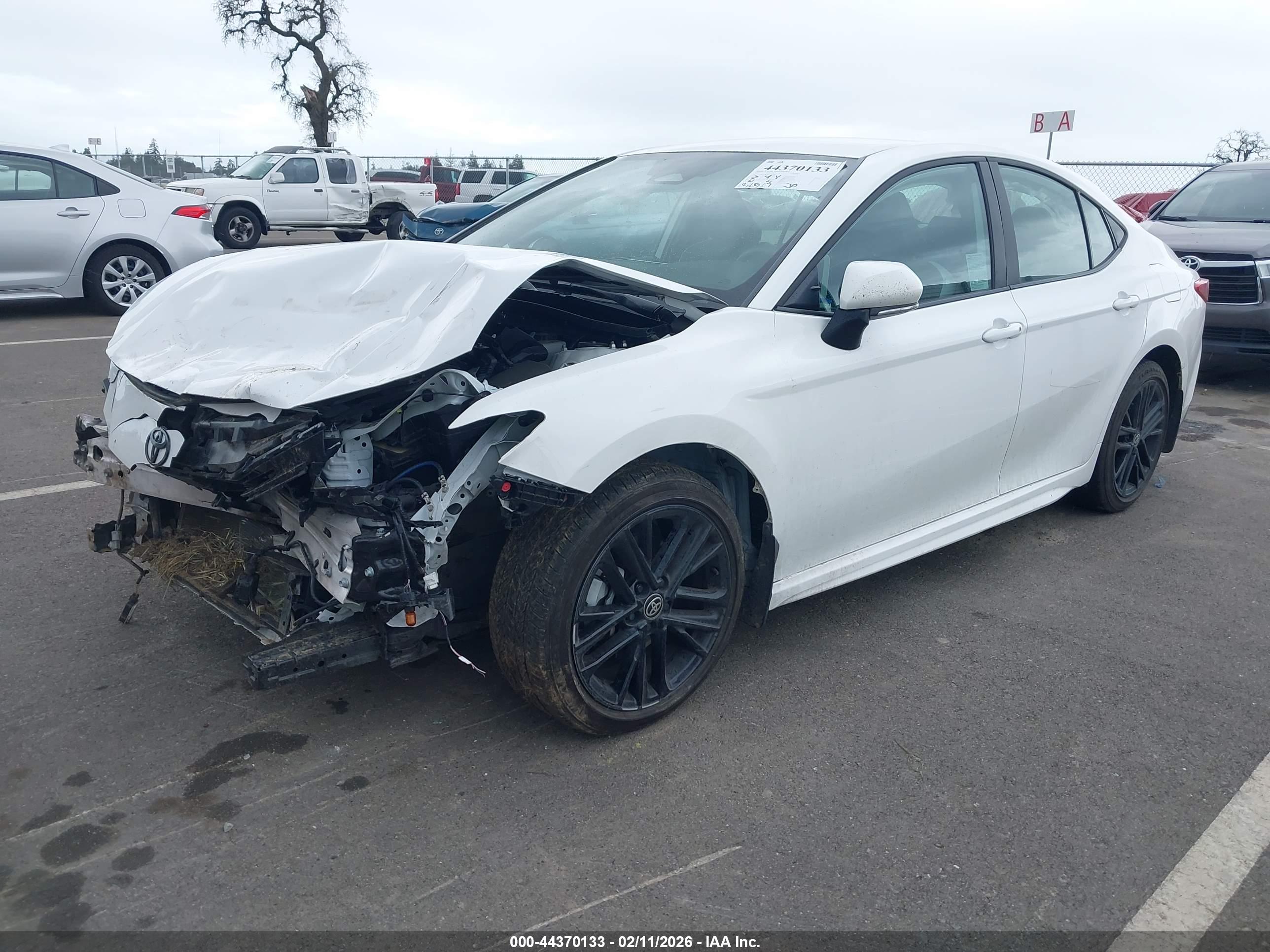 TOYOTA CAMRY image 2