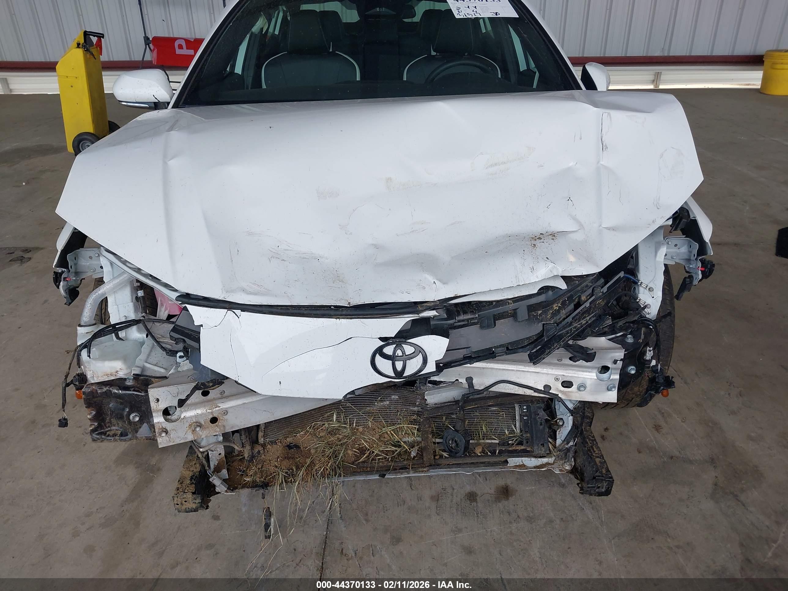 TOYOTA CAMRY image 6