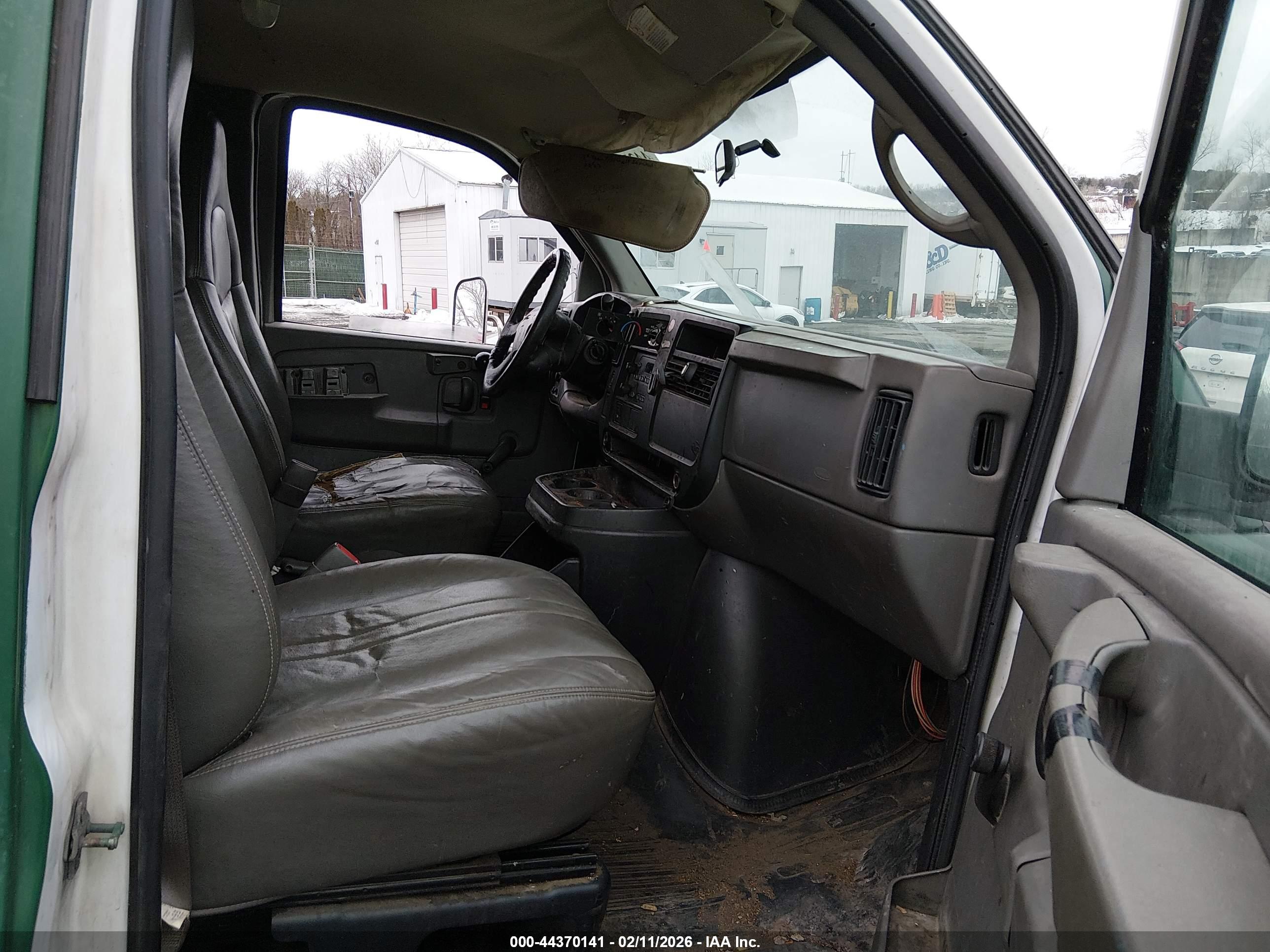 GMC SAVANA image 5