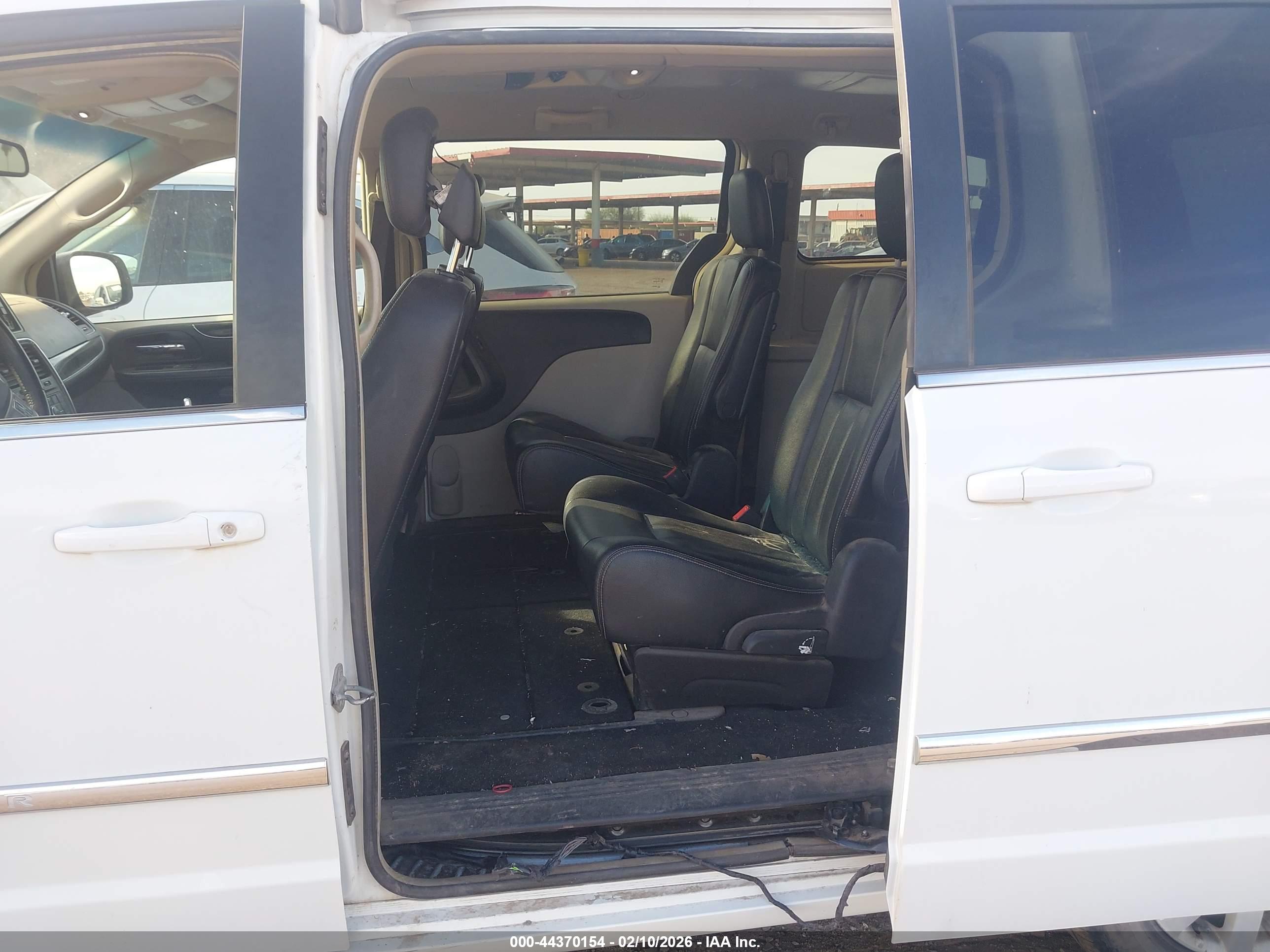 CHRYSLER TOWN image 8