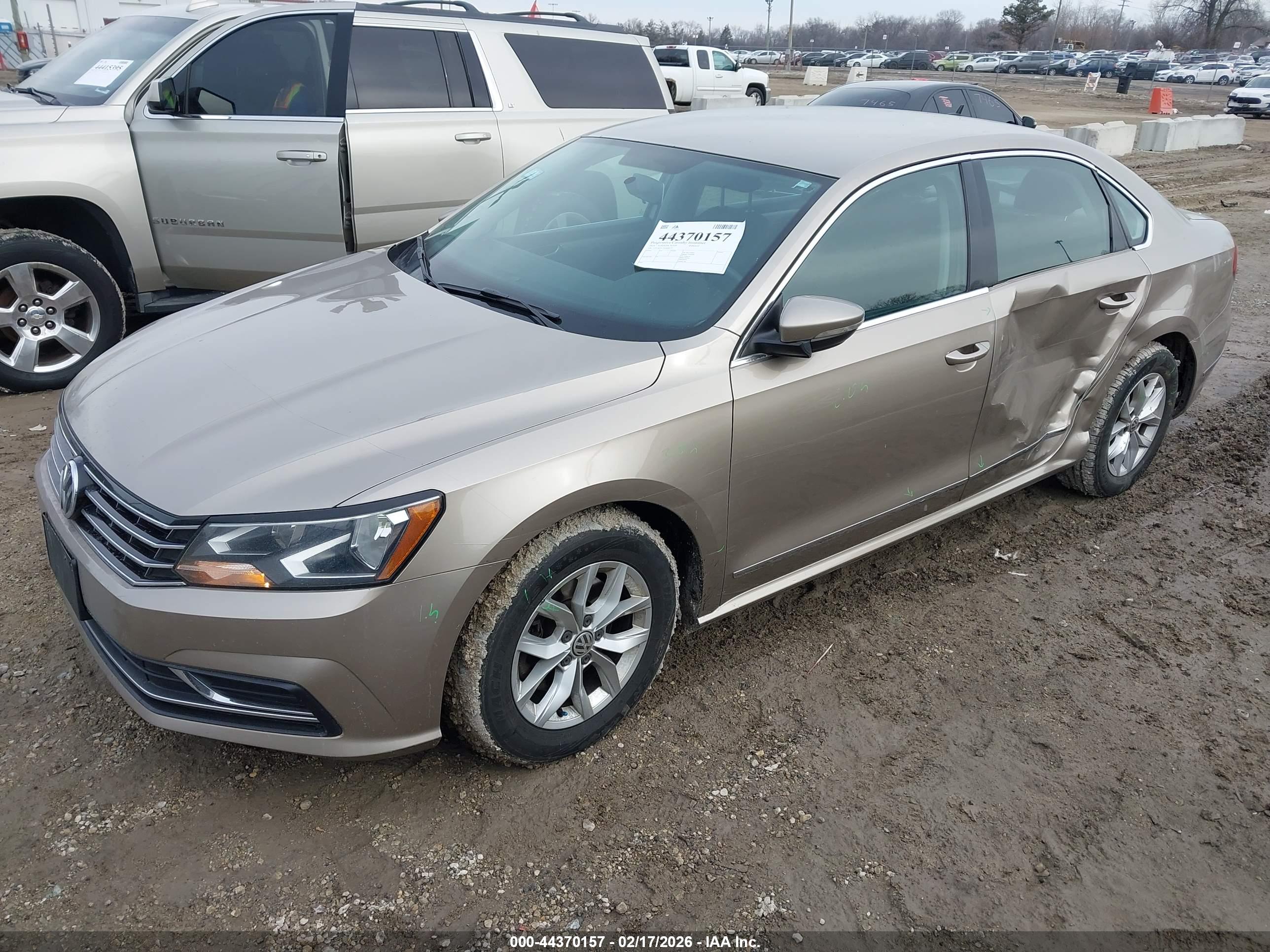 VOLKSWAGEN PASSAT image 2