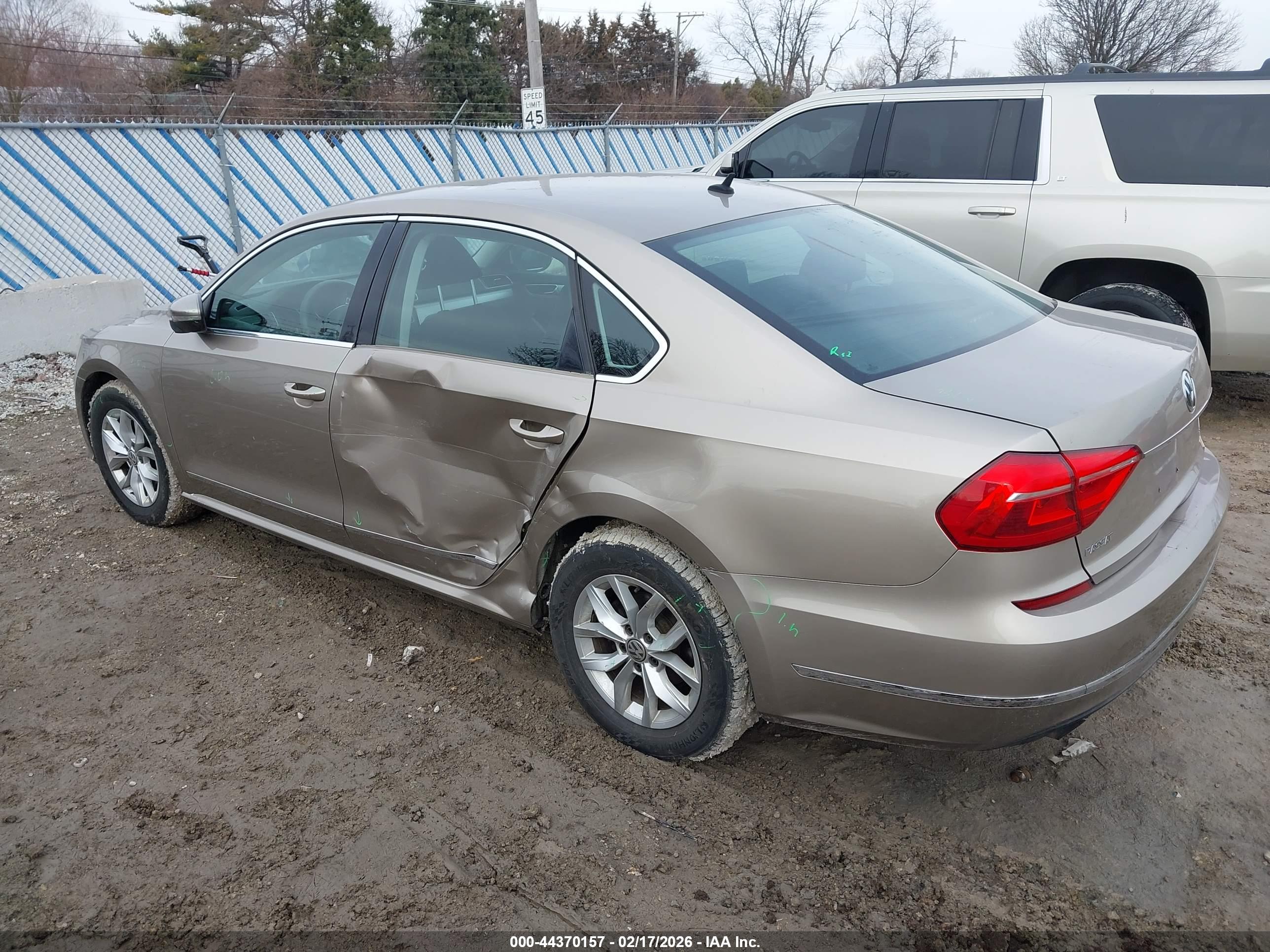 VOLKSWAGEN PASSAT image 3
