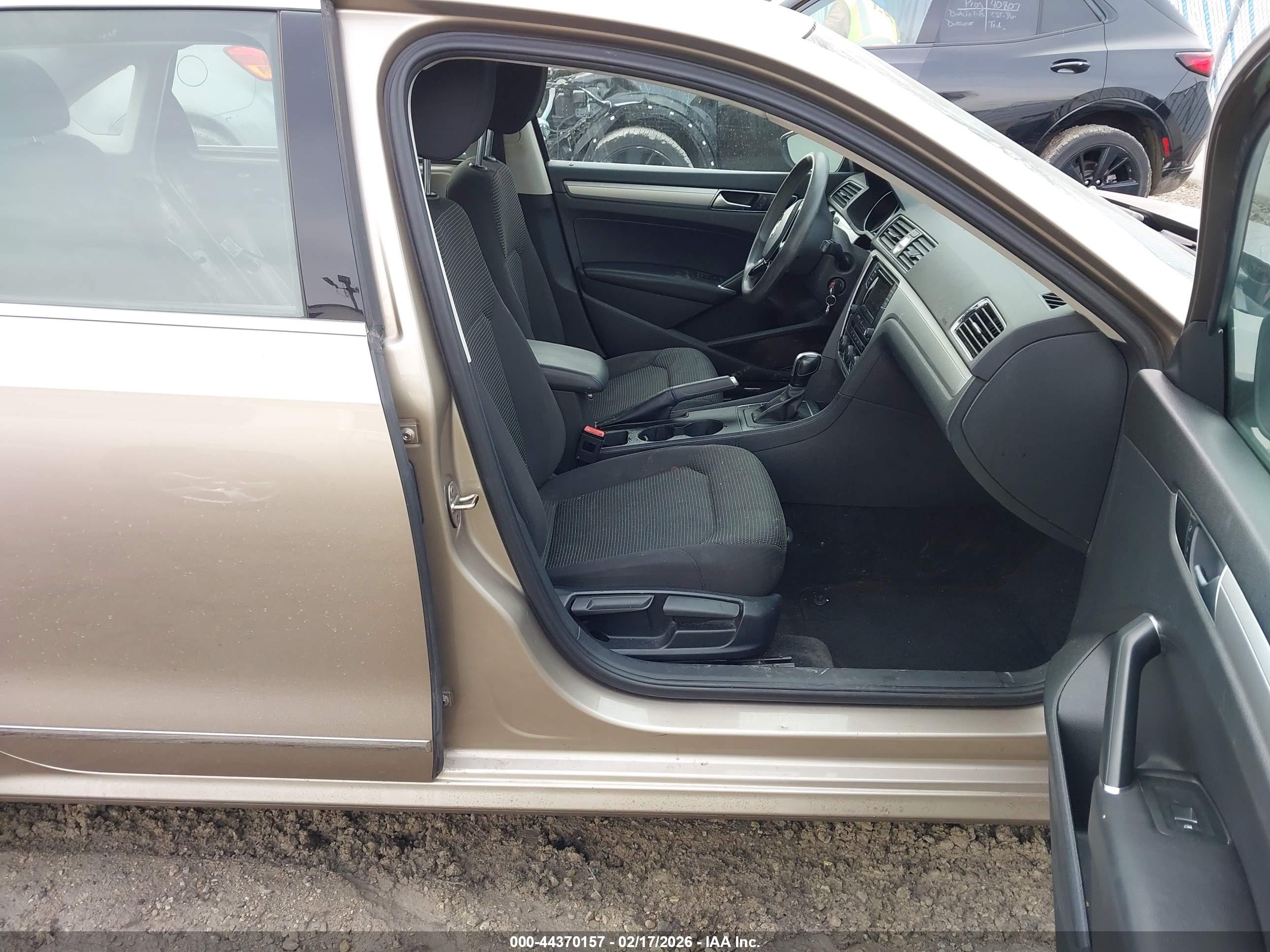 VOLKSWAGEN PASSAT image 5