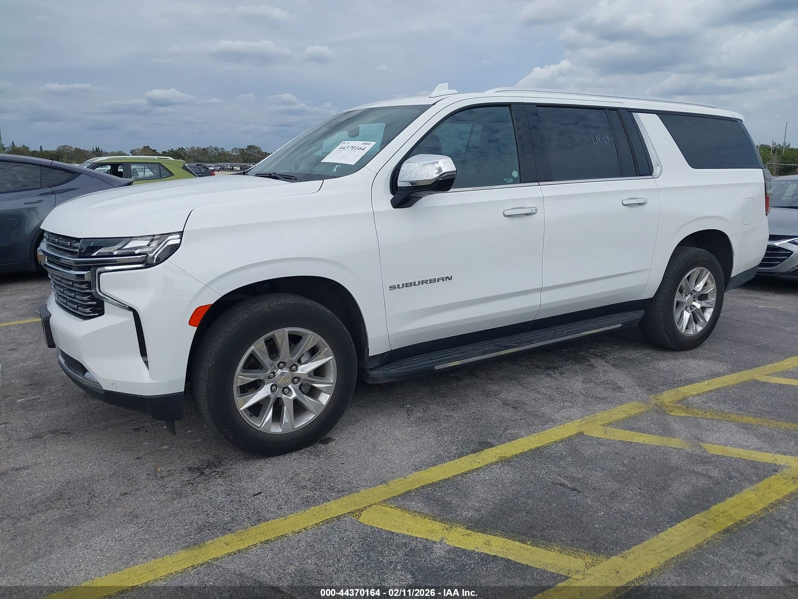 CHEVROLET SUBURBAN image 2