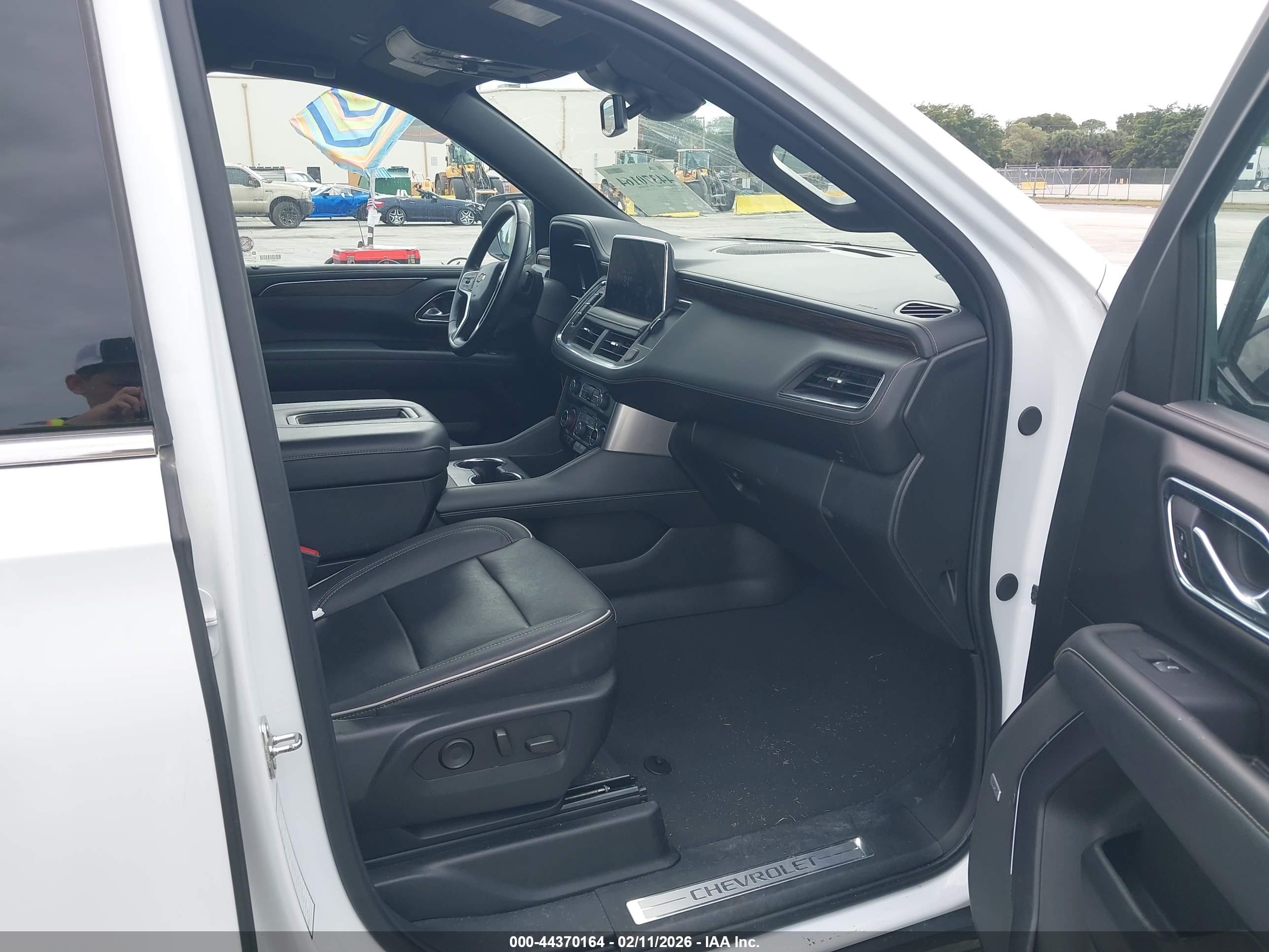 CHEVROLET SUBURBAN image 5