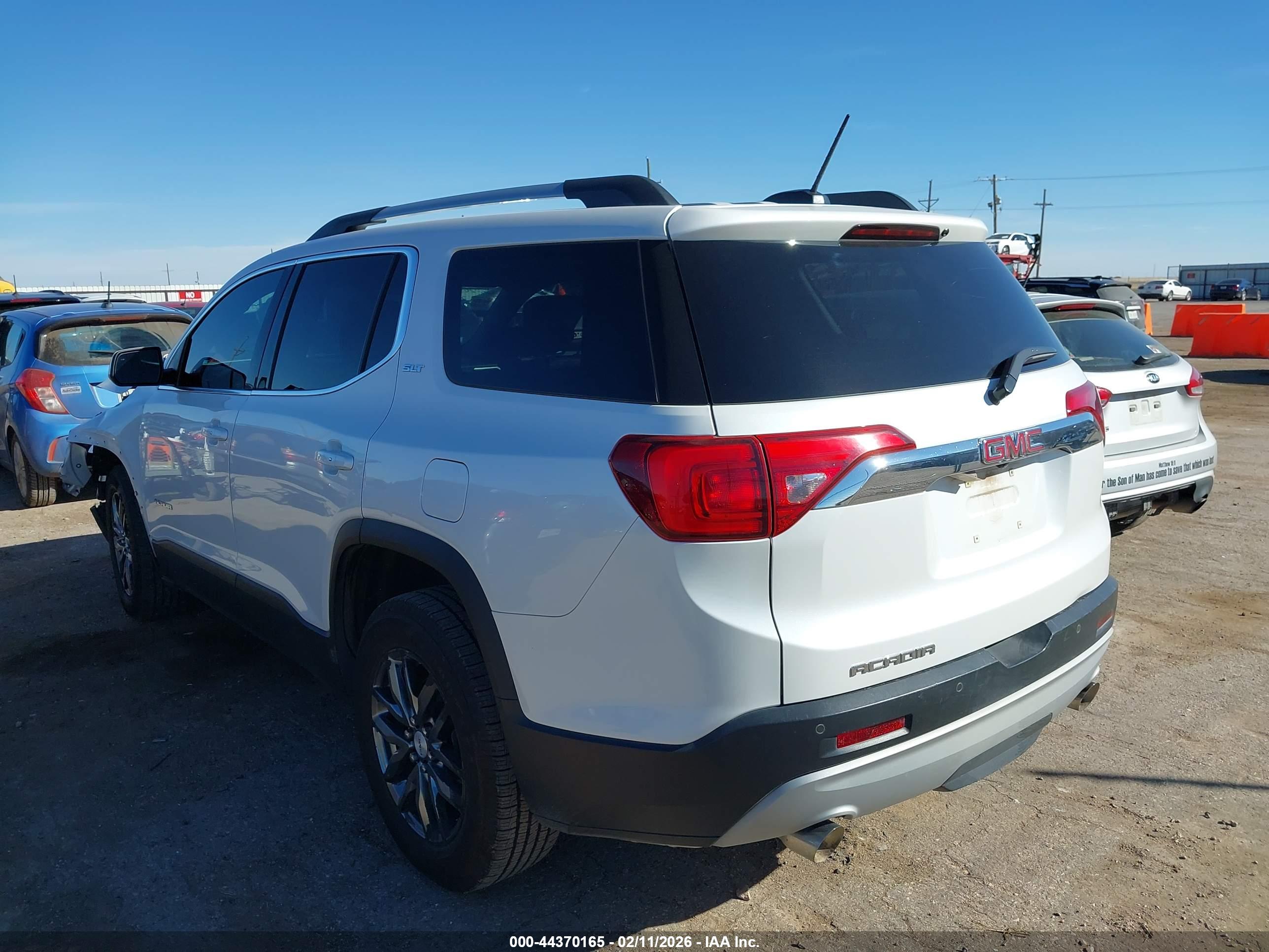 GMC ACADIA image 3