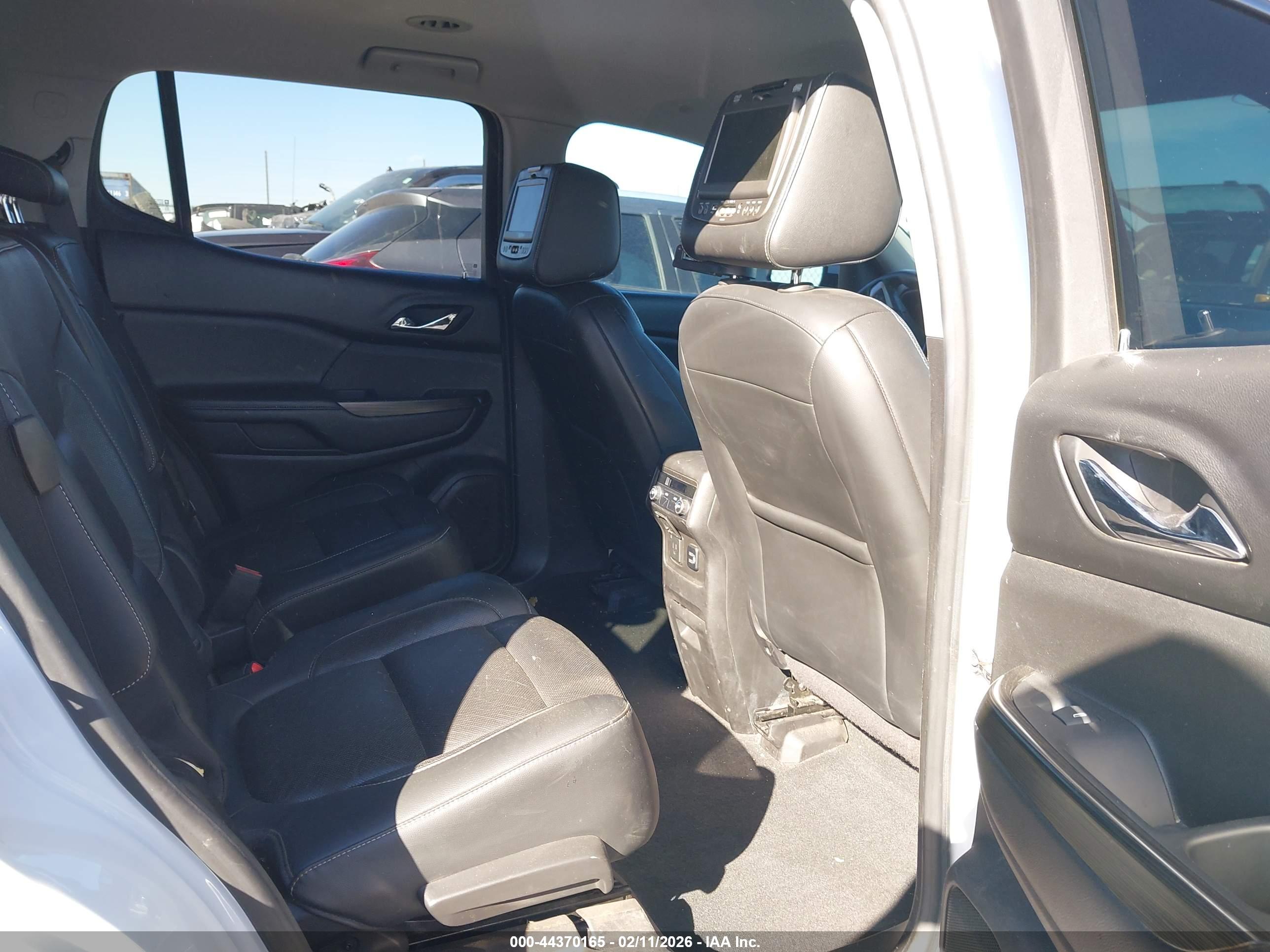 GMC ACADIA image 8