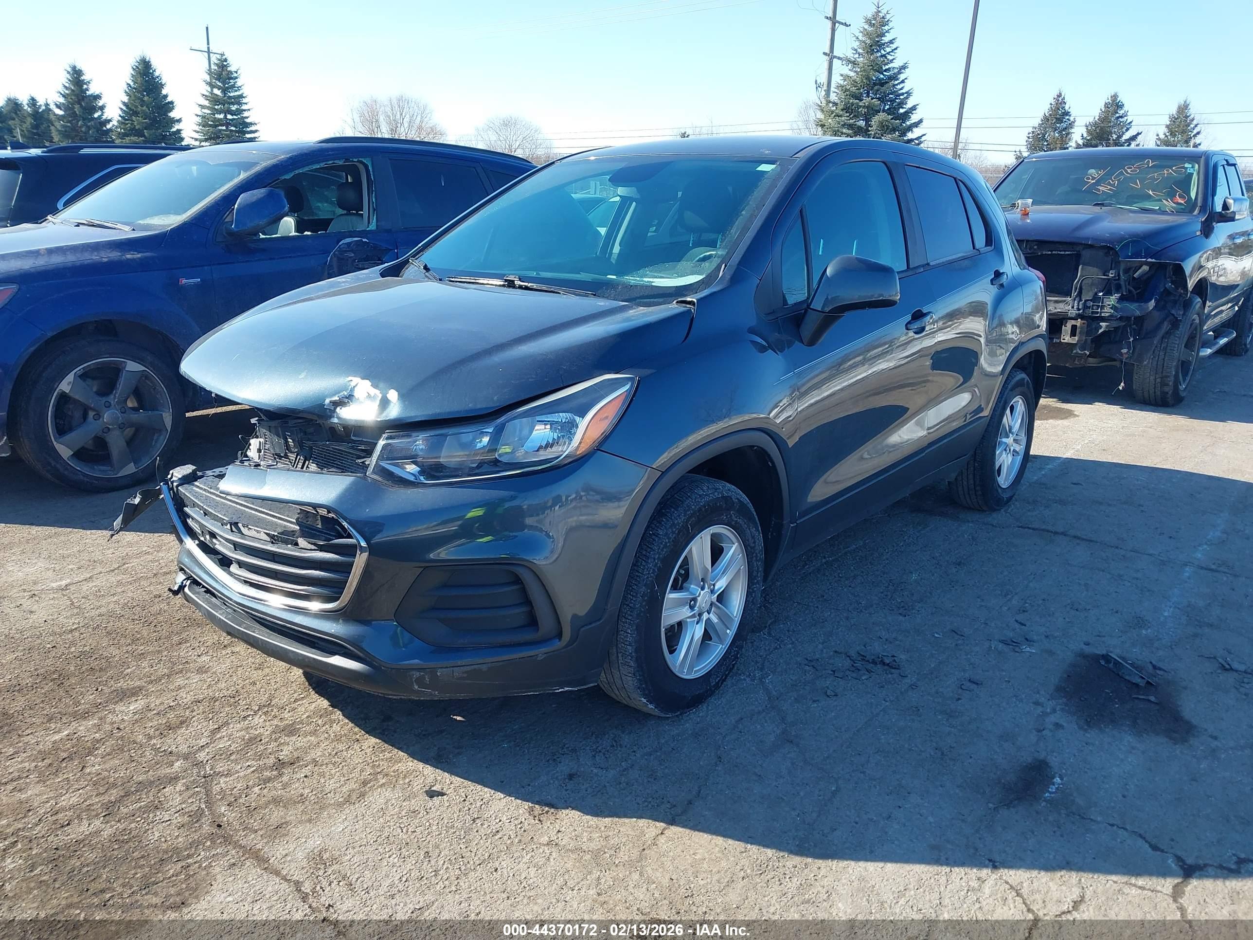 CHEVROLET TRAX image 2