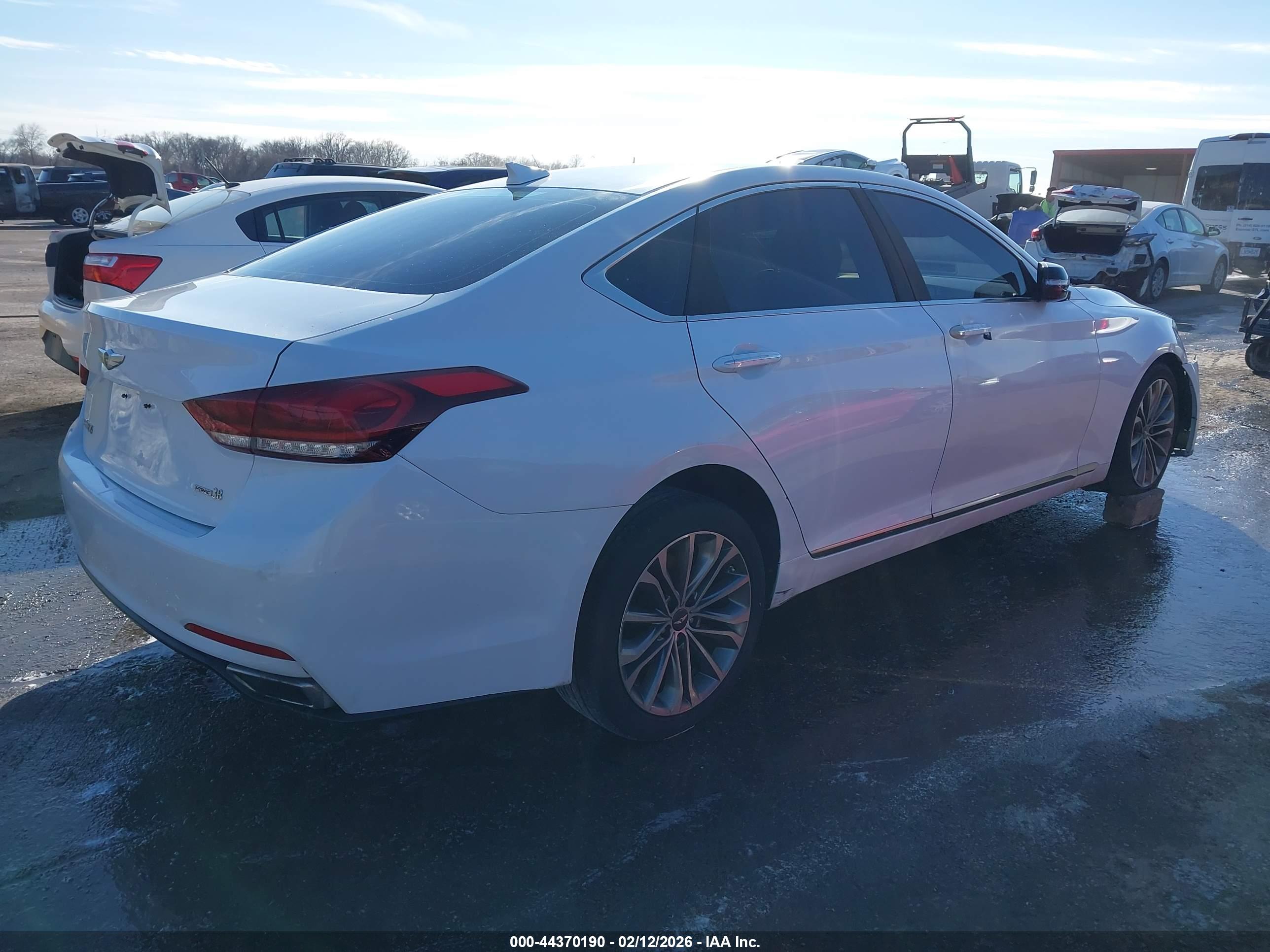 HYUNDAI GENESIS image 4