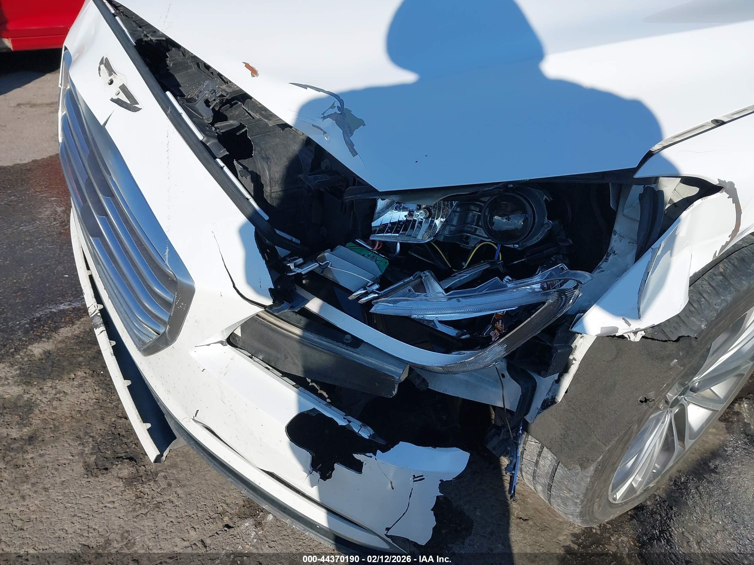 HYUNDAI GENESIS image 6