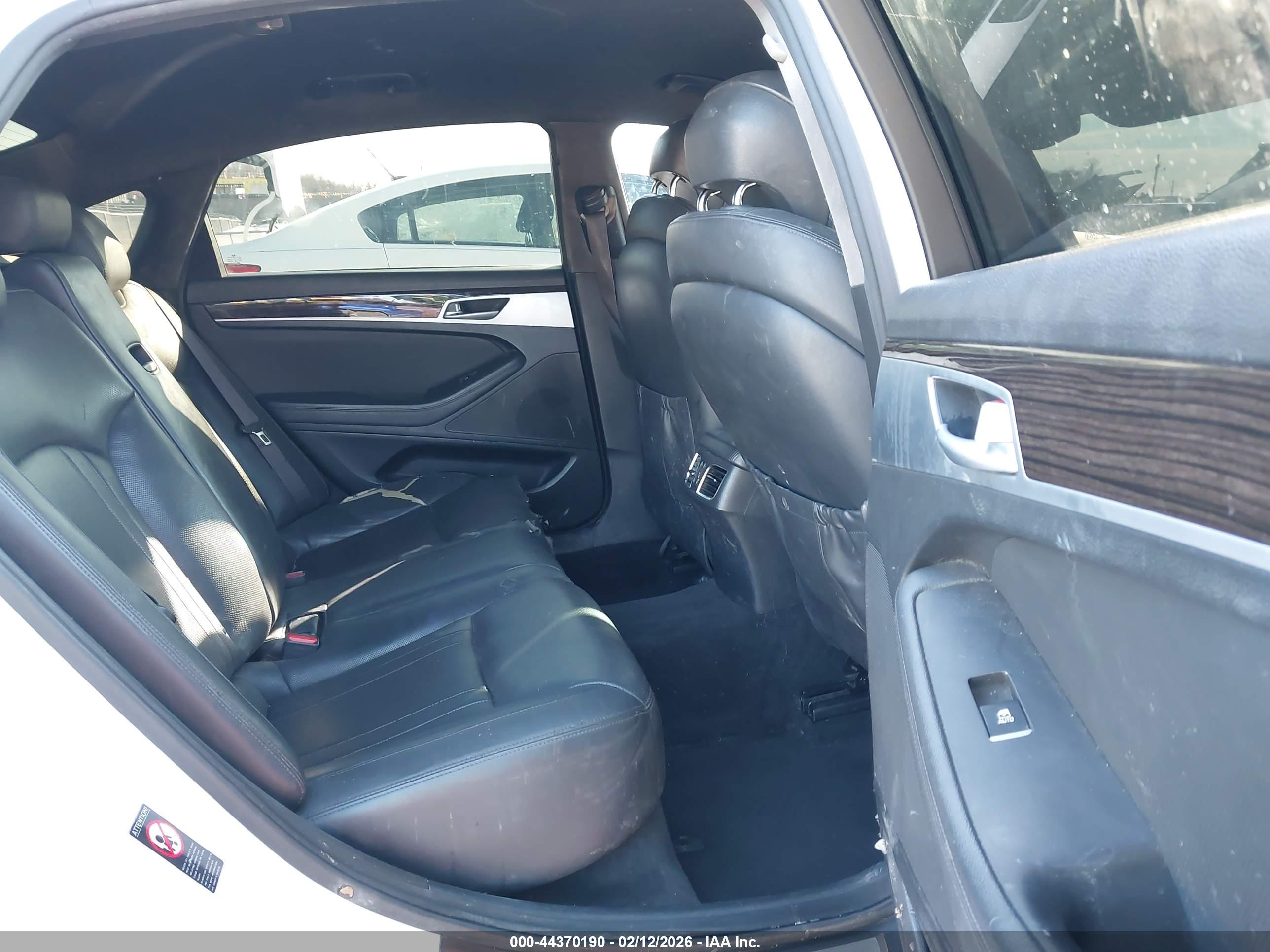 HYUNDAI GENESIS image 8