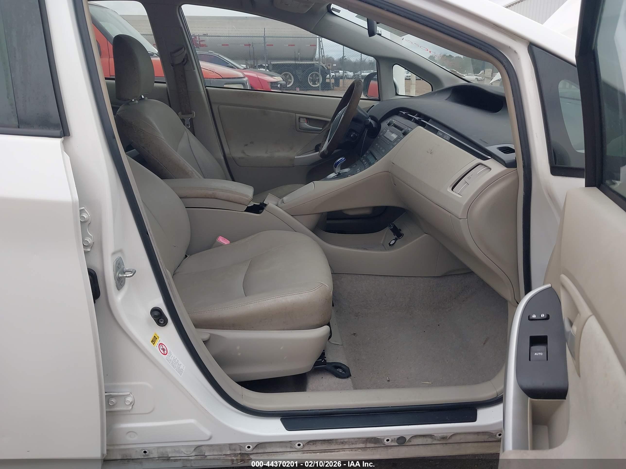 TOYOTA PRIUS image 5