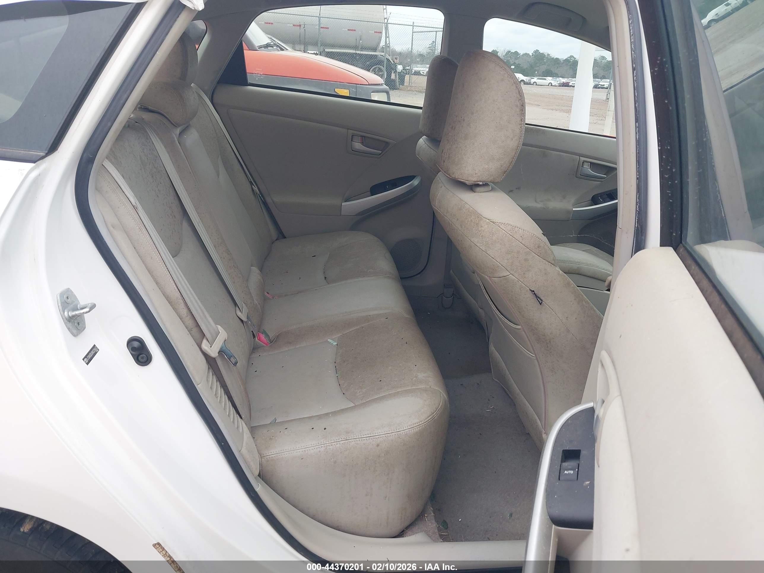 TOYOTA PRIUS image 8