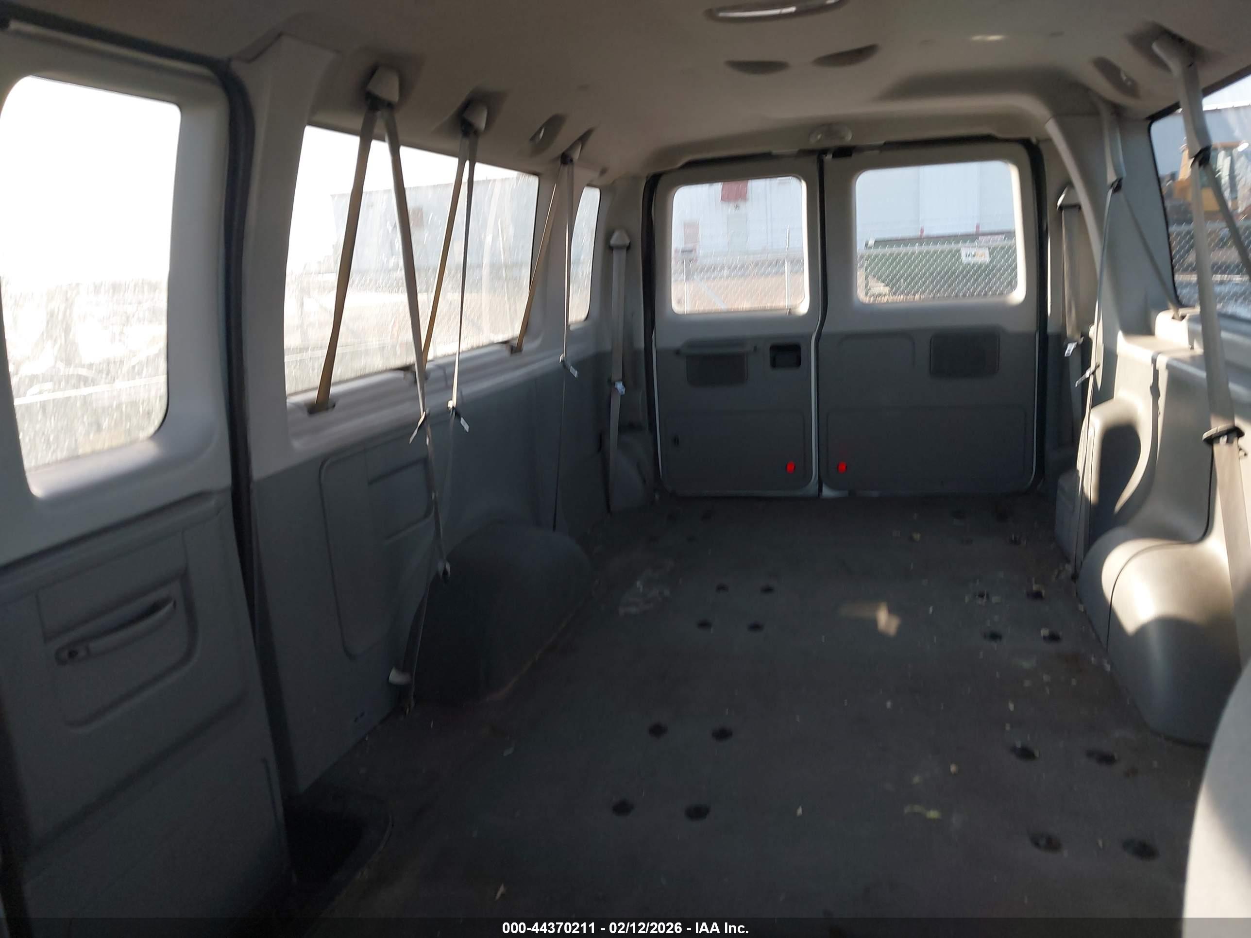 FORD E-350 image 8