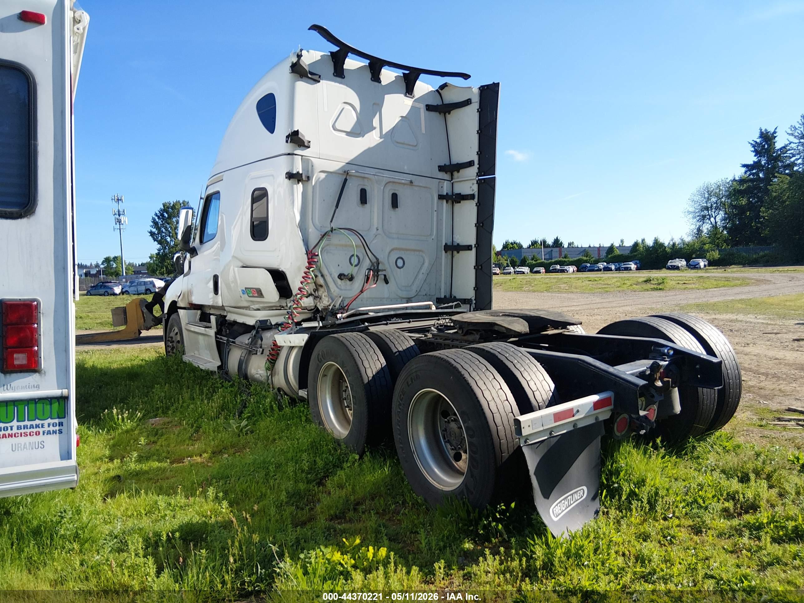 FREIGHTLINER NEW image 3